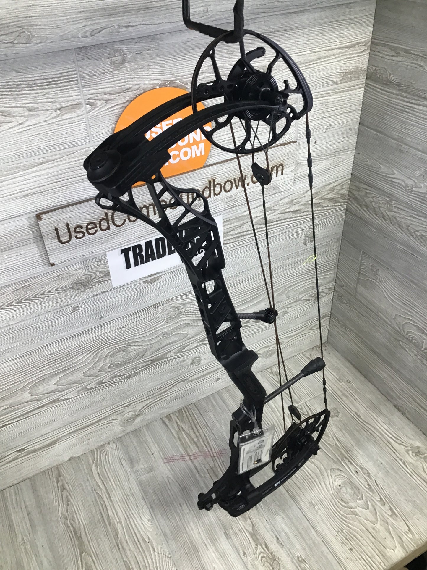 Used Mathews Lift 29.5 Right Handed Black Bow 26.5/70