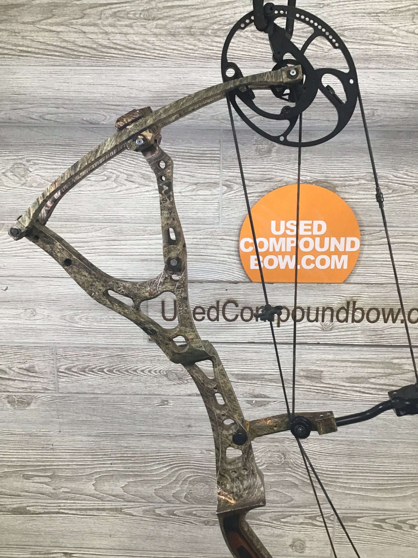 Used Bowtech General 60-70# Right Handed Mossy Oak brush