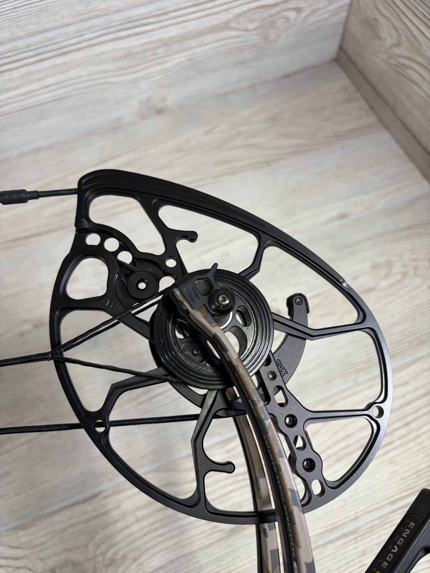 Used Mathews Lift 29.5 Right Handed Black Riser Bottomlands Limbs