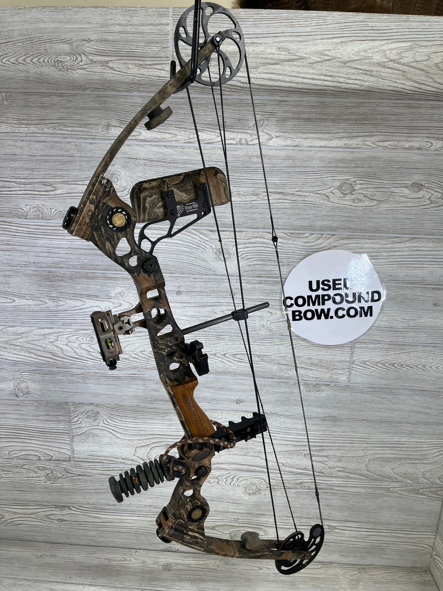 Used Mathews Q2 29" 70lb Right Handed Bow PKG