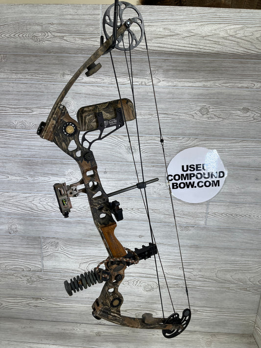 Used Mathews Q2 29" 70lb Right Handed Bow PKG