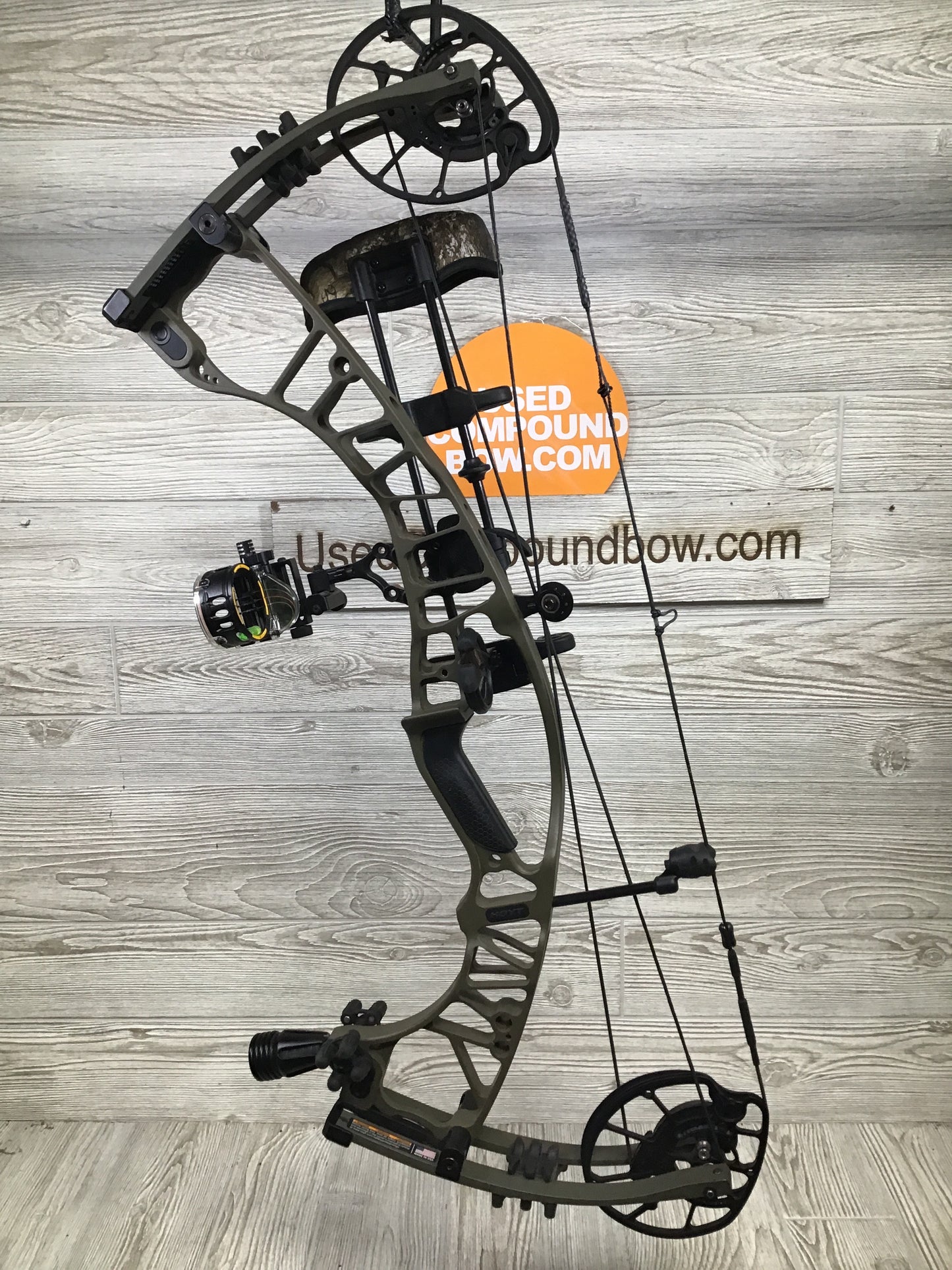 Used Hoyt Ventum 30 Wilderness 29.5" 70lb package