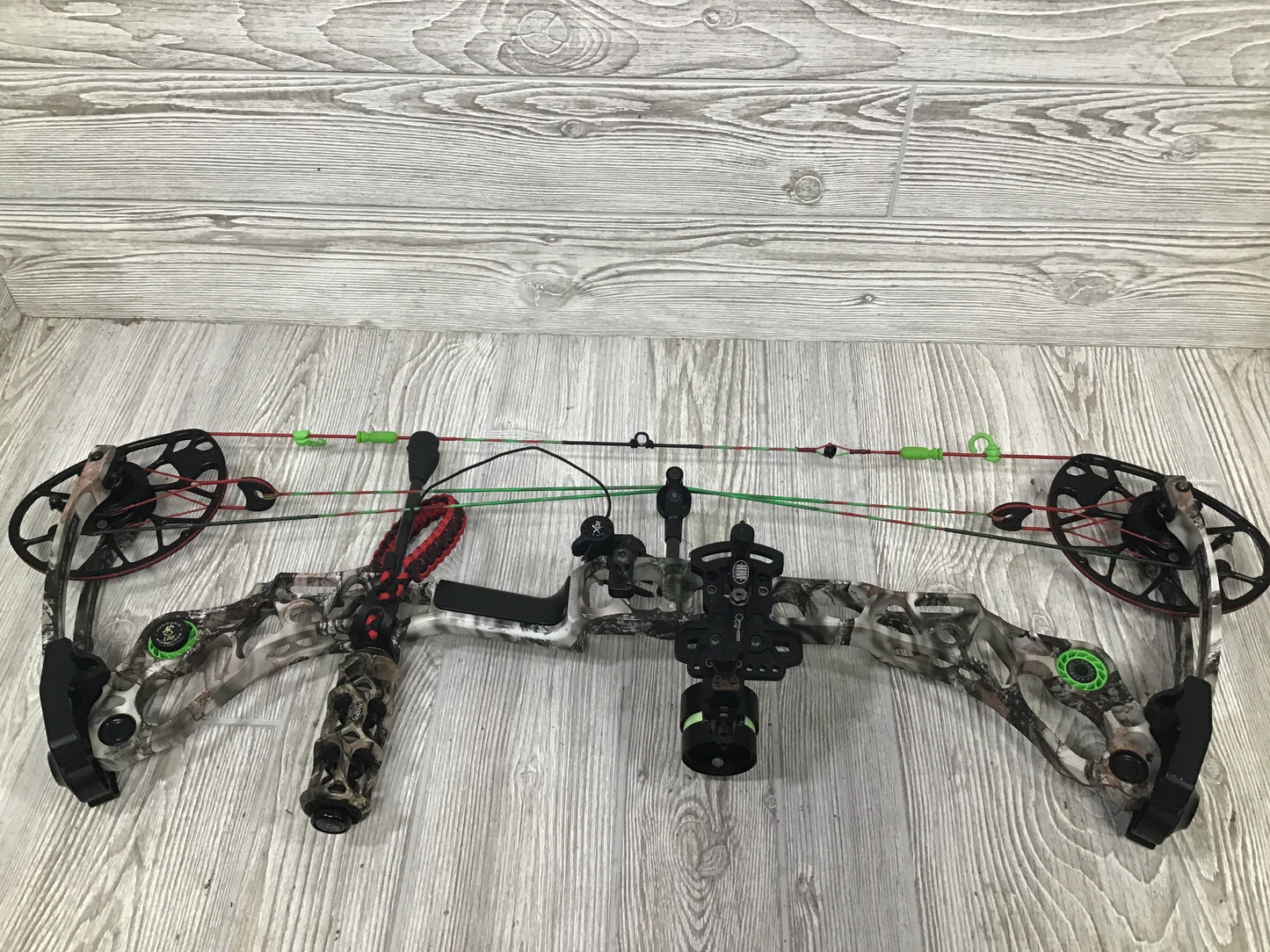 Used Mathews Halon 6 RH 27"/70# Lost Camo