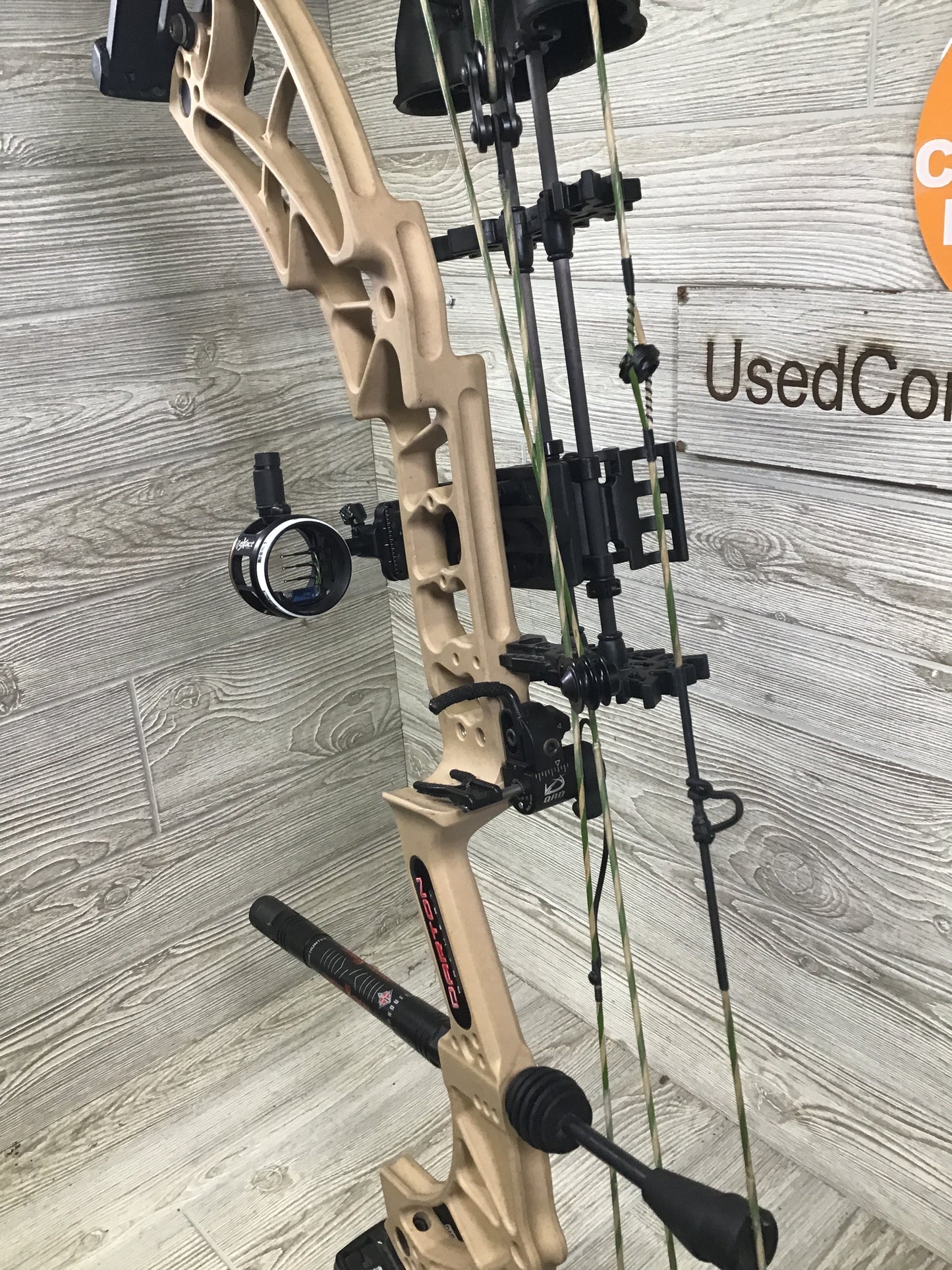 Darton Prelude 32 RIght Handed 60-70# Tan Riser Black limb package