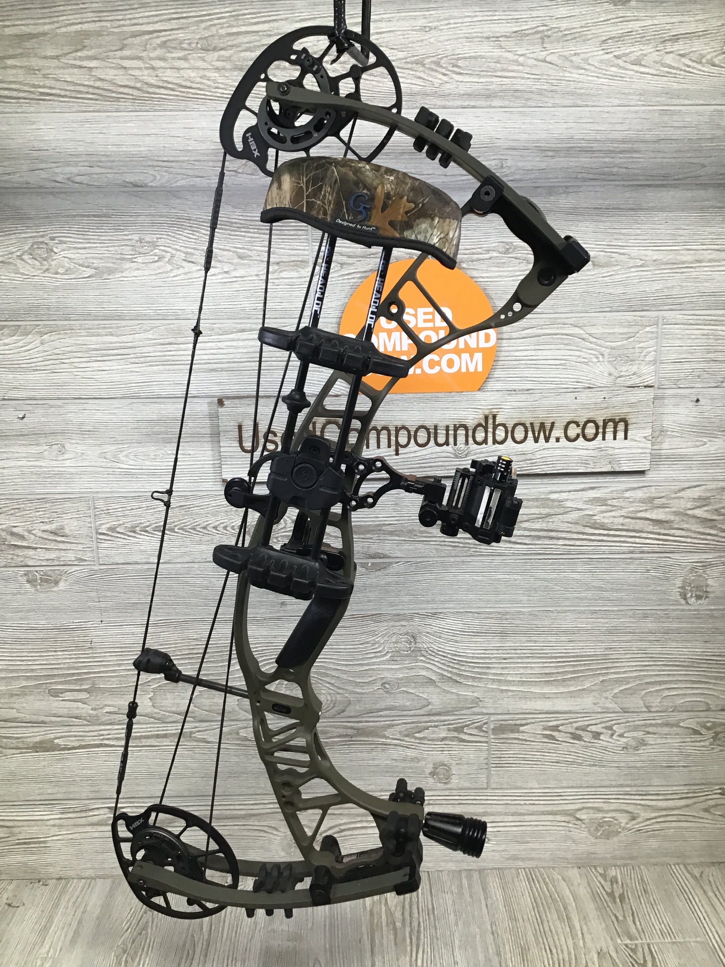 Used Hoyt Ventum 30 Wilderness 29.5" 70lb package