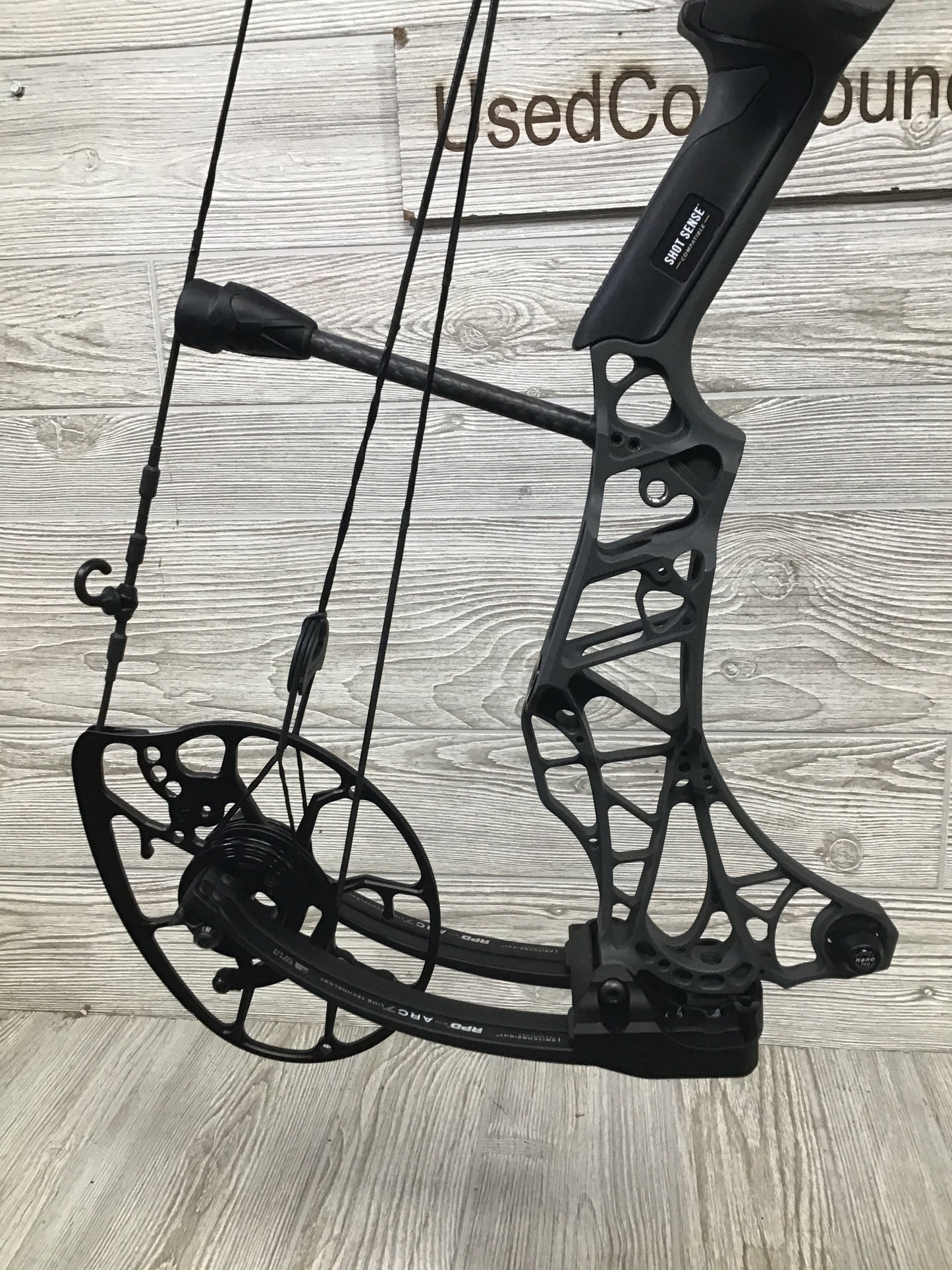 Used Mathews Lift X 29.5 Right Hand Shale Riser/Black Limbs 28/70