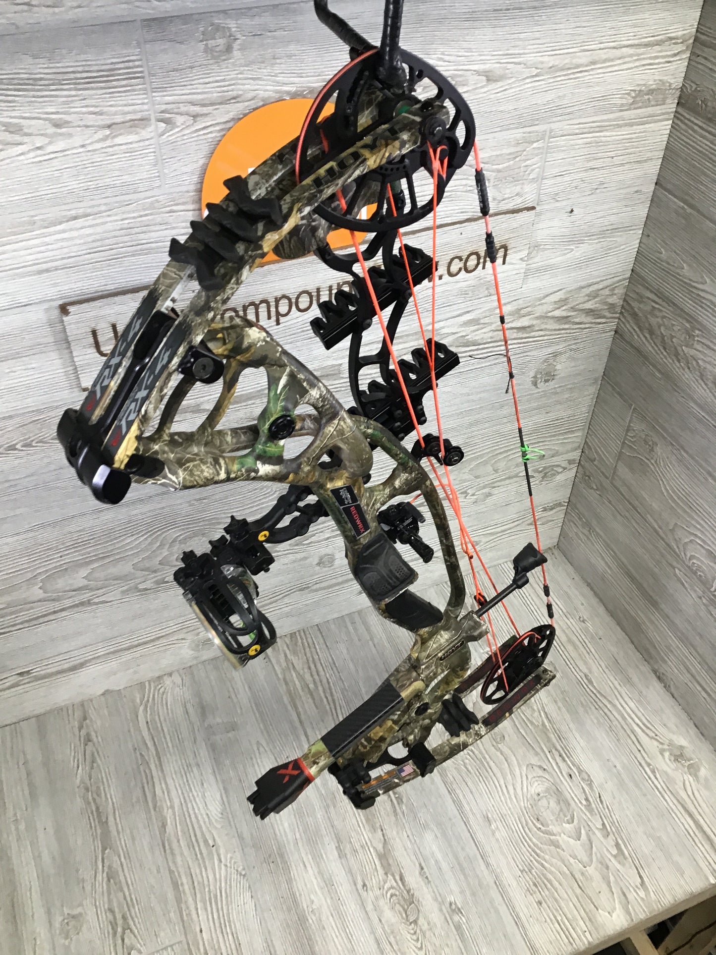Hoyt Carbon RX-4 Alpha Right Handed package 55-65# 25-28" realtree