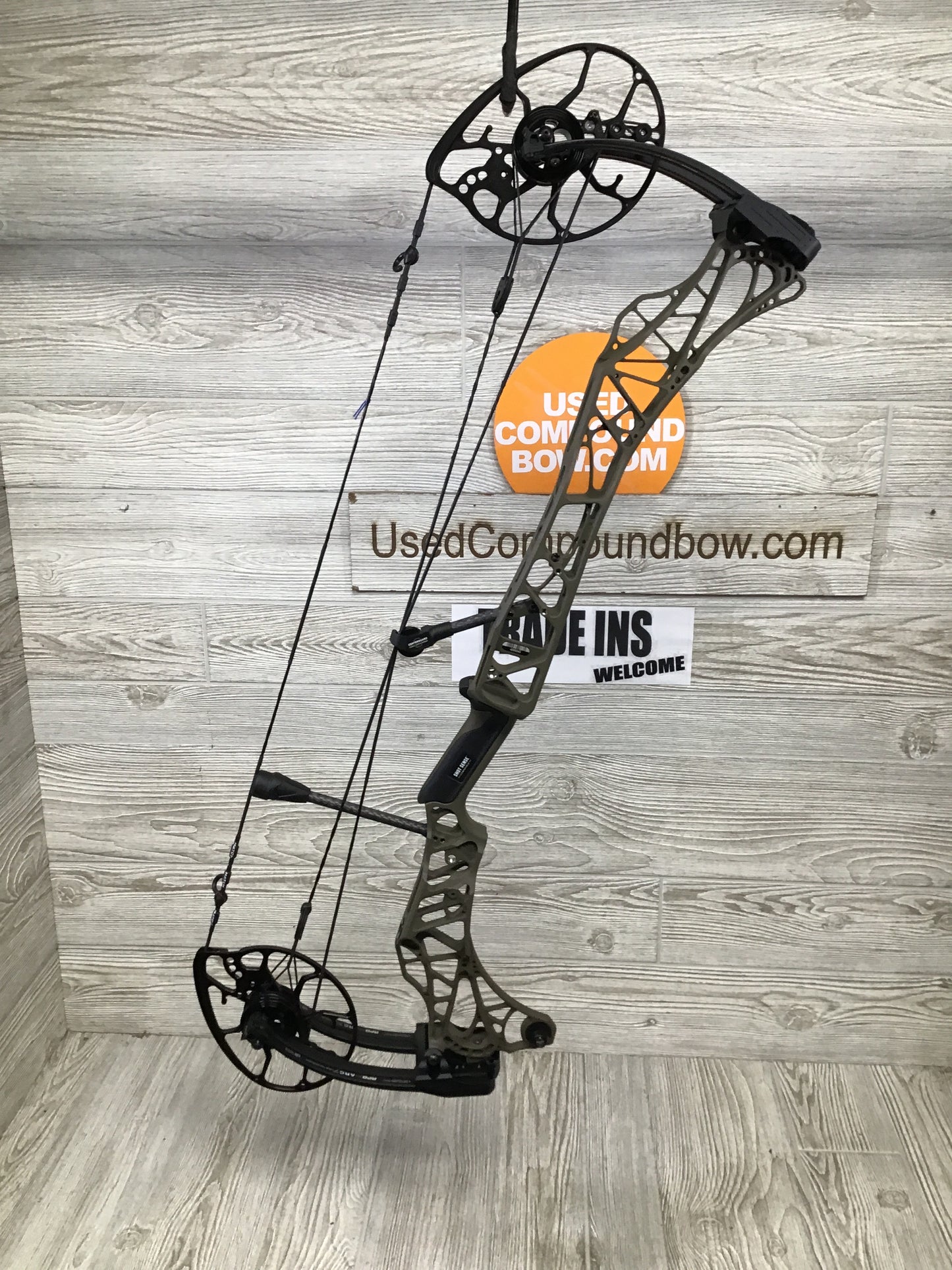 Used Mathews Lift X 29.5 Right Hand Ambush Green Riser/ Black limbs 30/60#