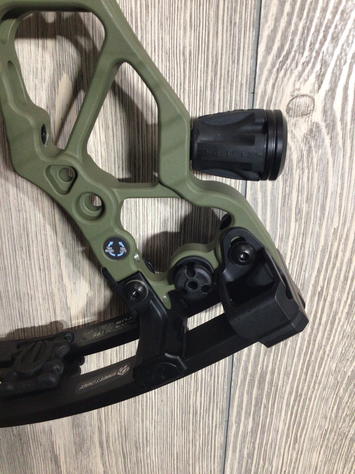Elite Artus RH OD Green 70# Bow