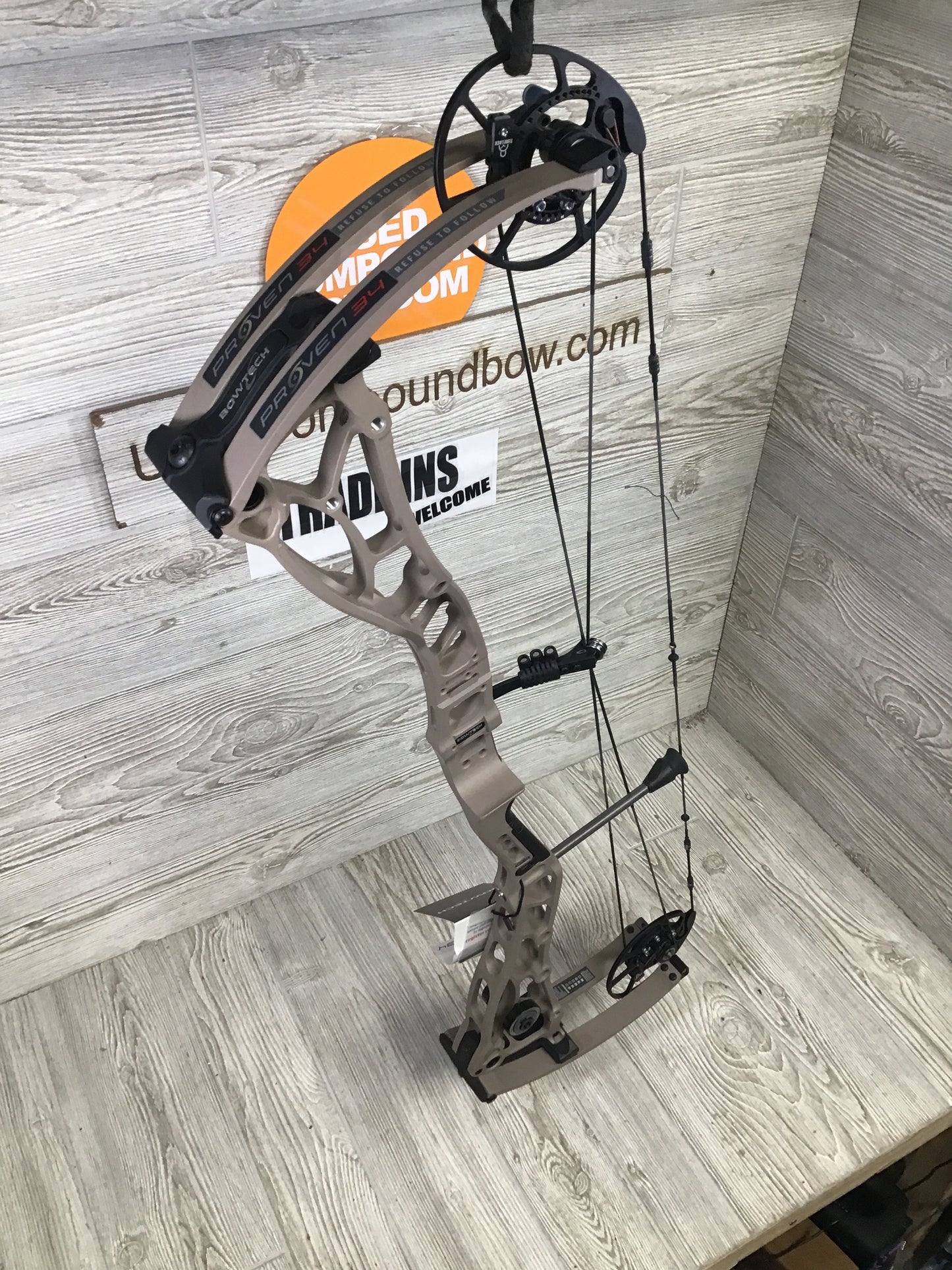 Bowtech Proven 34 Sandstone Medium Cam Right Handed 25-30" 60-70lbs