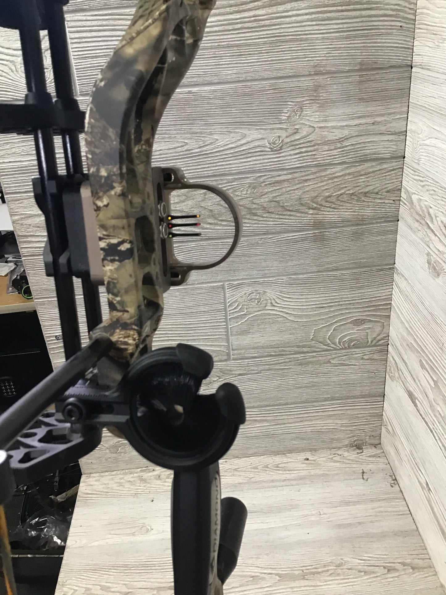 Used Diamond Edge SB-1 Realtree Camo Left Hand RTH Pkg