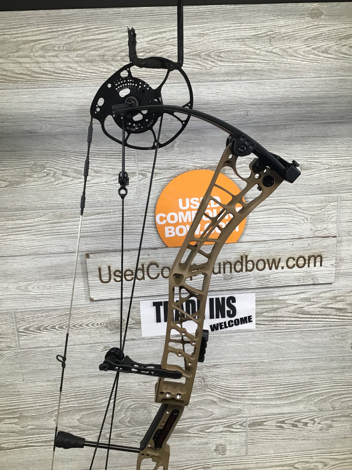 Used Darton Tritech 31 Right Handed Flat Dark Earth 70LB 29" Draw