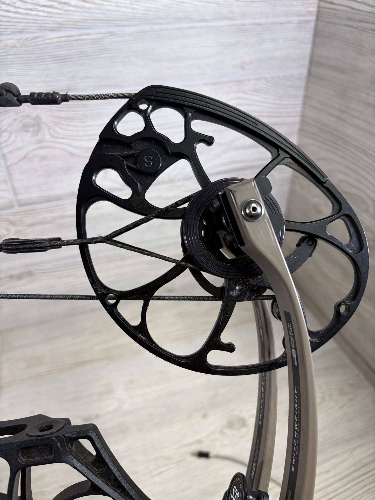 Used Mathews V3X 29 Black Right Handed Pkg