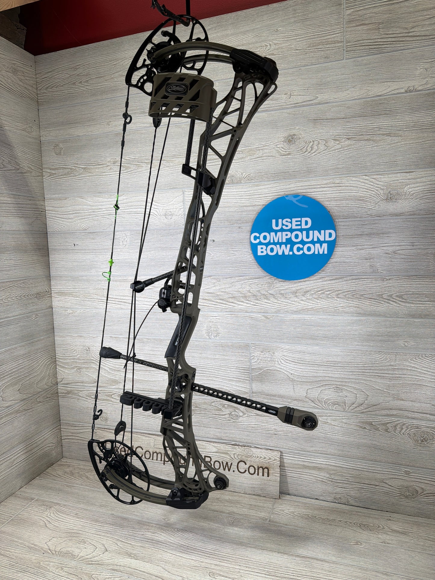 Used Mathews LIFT 33 29" 70lb Right Hand Green Ambush Bow Pkg