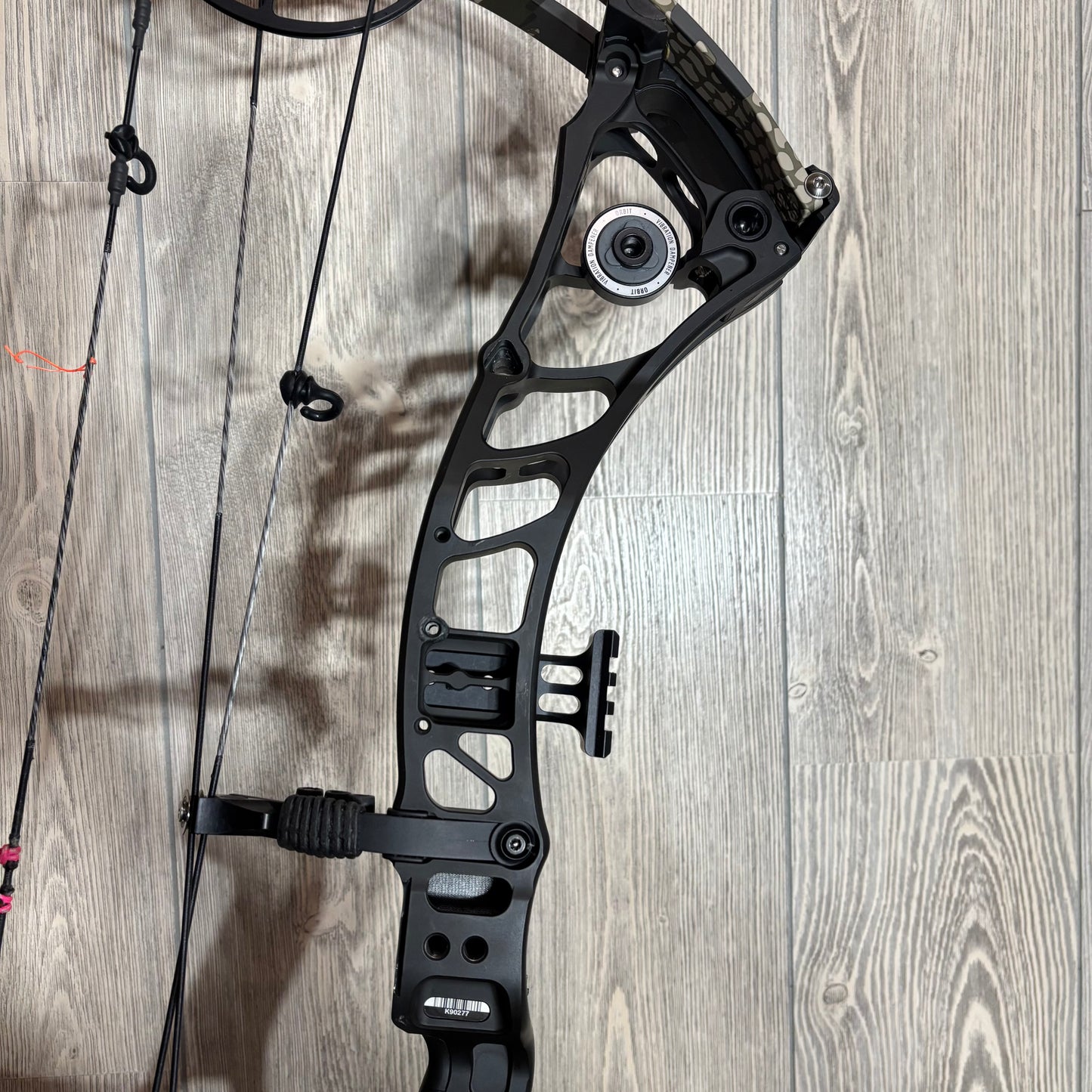 Used Bowtech Virtue Right Hand Black with Kuiu Limbs 60lb with SystmX strings + Bowtech Stand