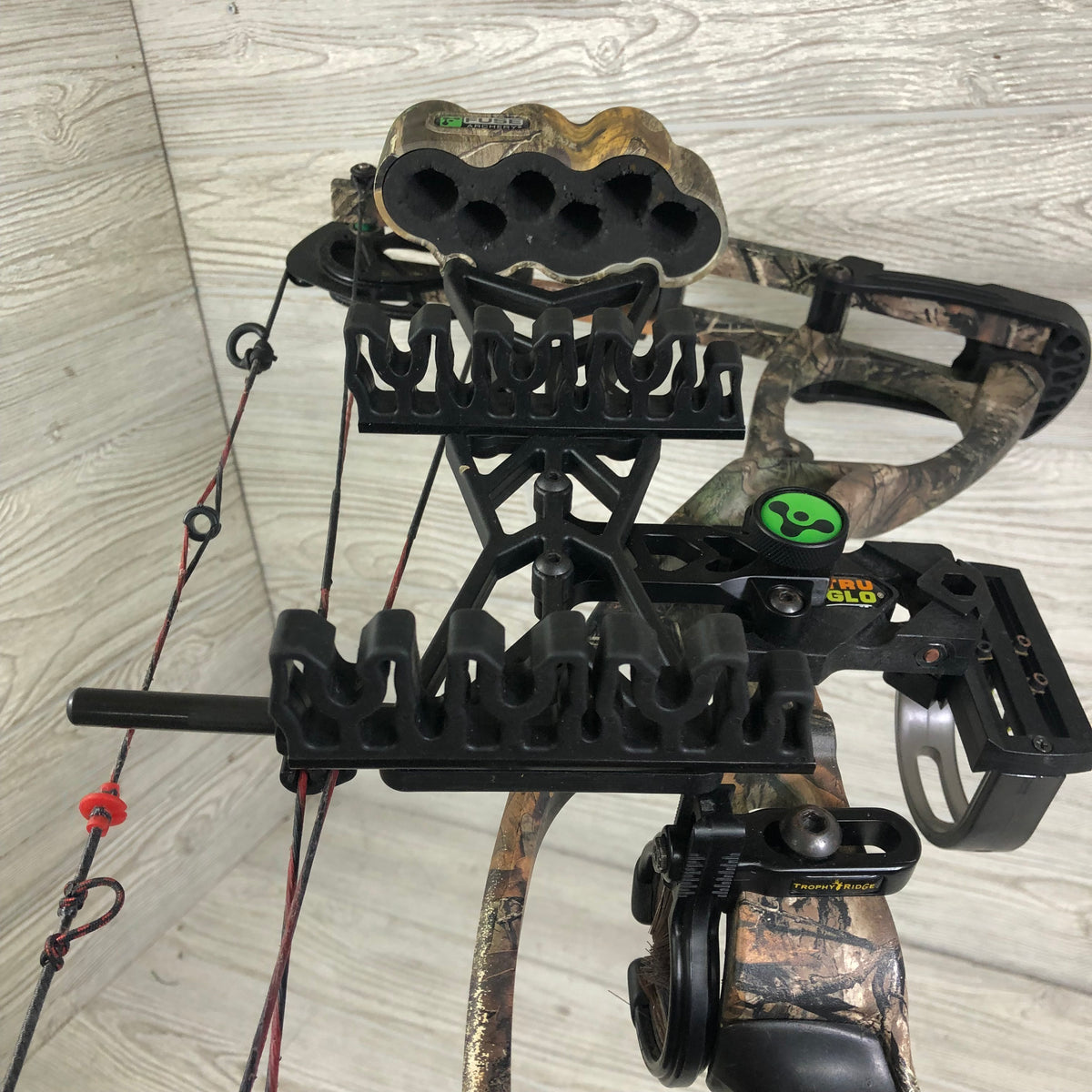 Used Hoyt Charger RH Camo 28.5" 60-70# Package