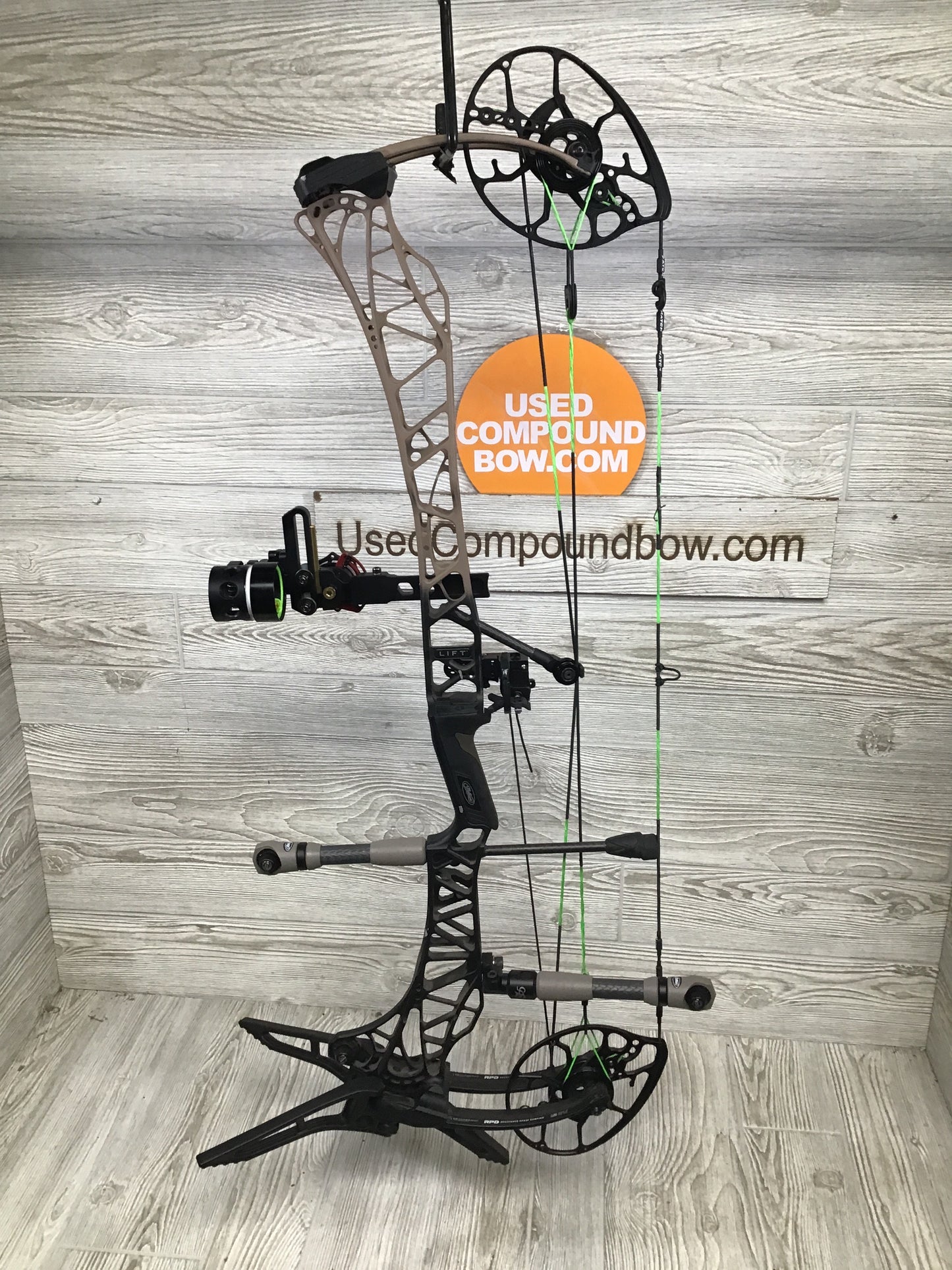Used Mathews Lift 33 RH Earth Fade to Black Loaded Package
