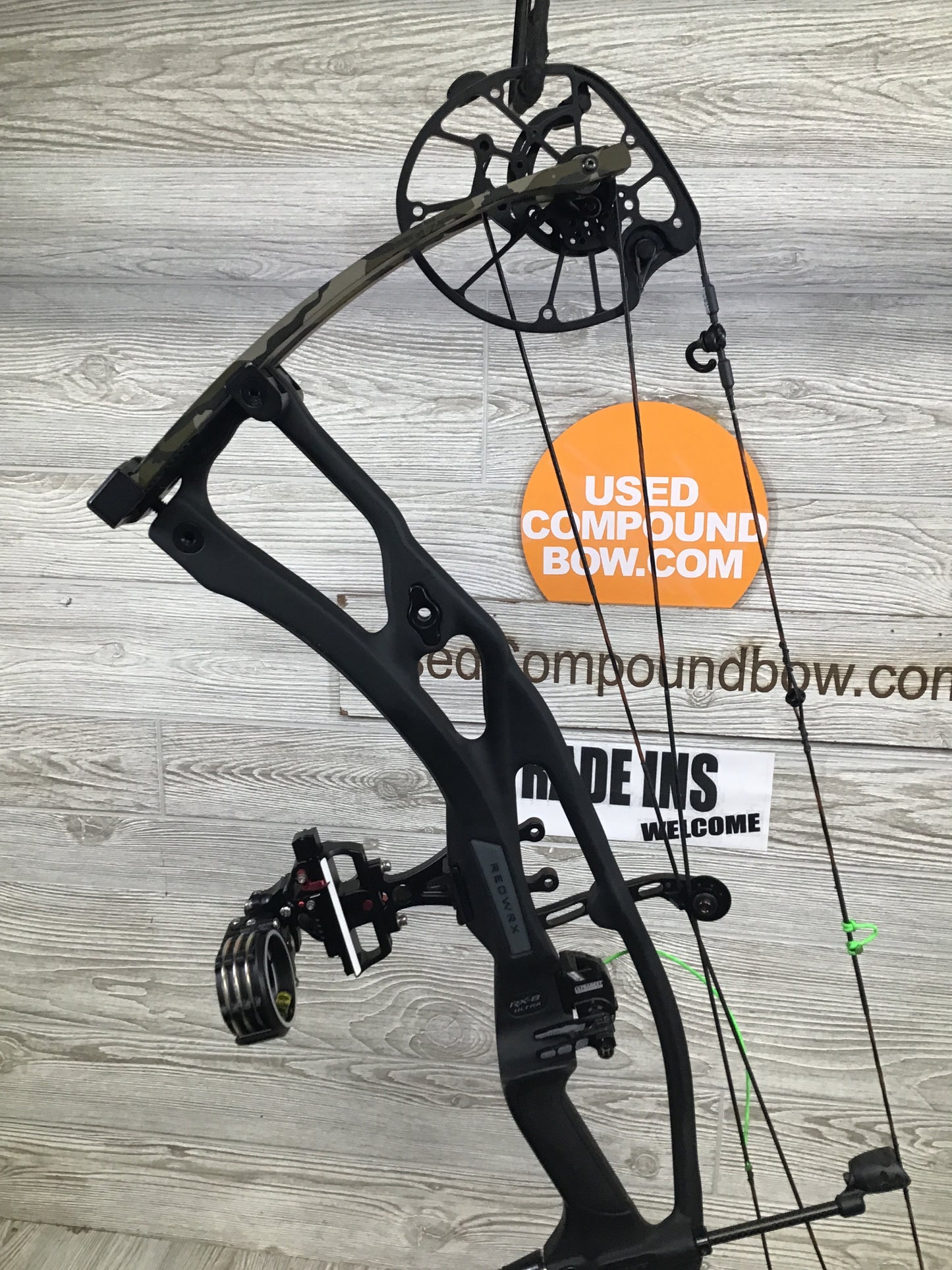 Hoyt RX-8 Ultra Black Riser/ Mossy Oak Bottomland limbs RH 60-70# package