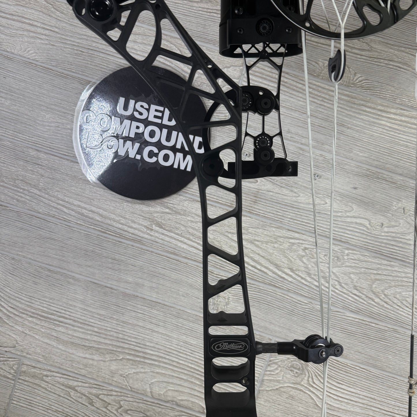 Used Mathews VXR 31.5 Black RH 30" 70lbs