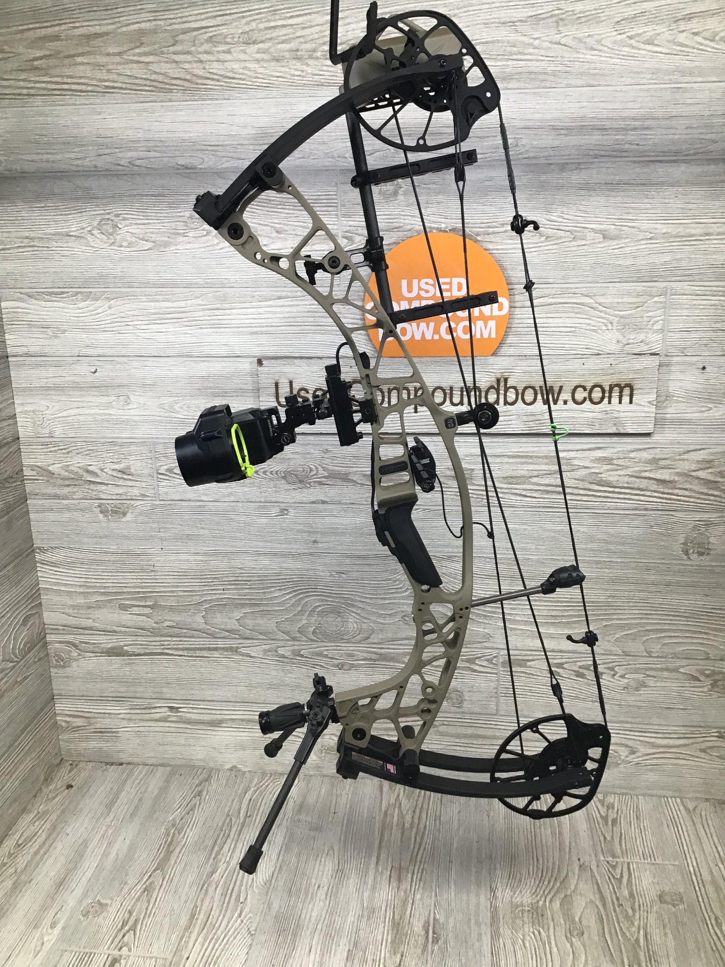 Hoyt ALPHA AX-3 29 Right Handed Sandstorm 60-70# LOADED with Garmin and Hoyt ACC