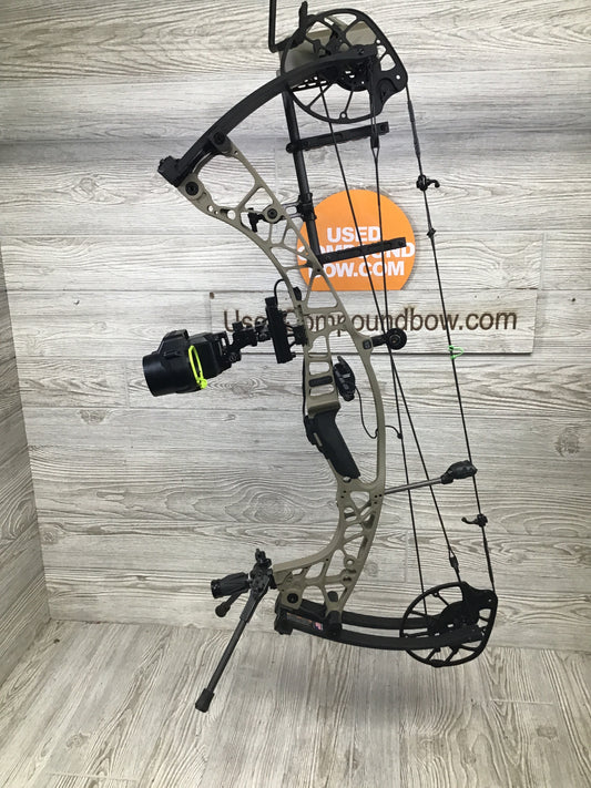 Hoyt ALPHA AX-3 29 Right Handed Sandstorm 60-70# LOADED with Garmin and Hoyt ACC