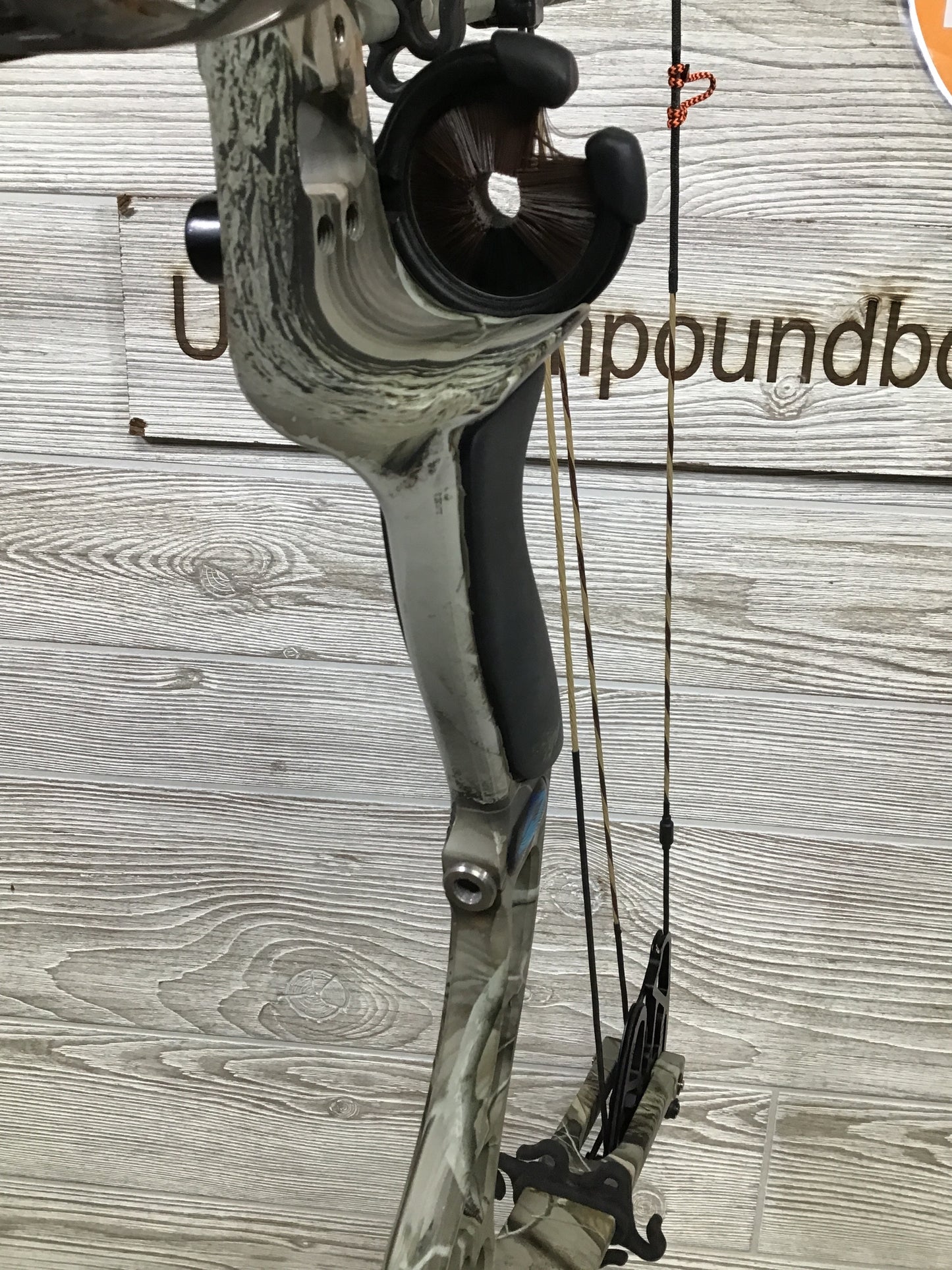 Used Diamond "The Rock" RH Package 60# 29"