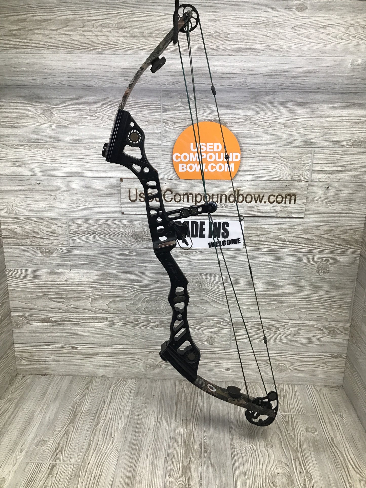 Used Mathews Apex 7 Right Handed Package 28.5-29" 50-60# black riser/Realtree limbs