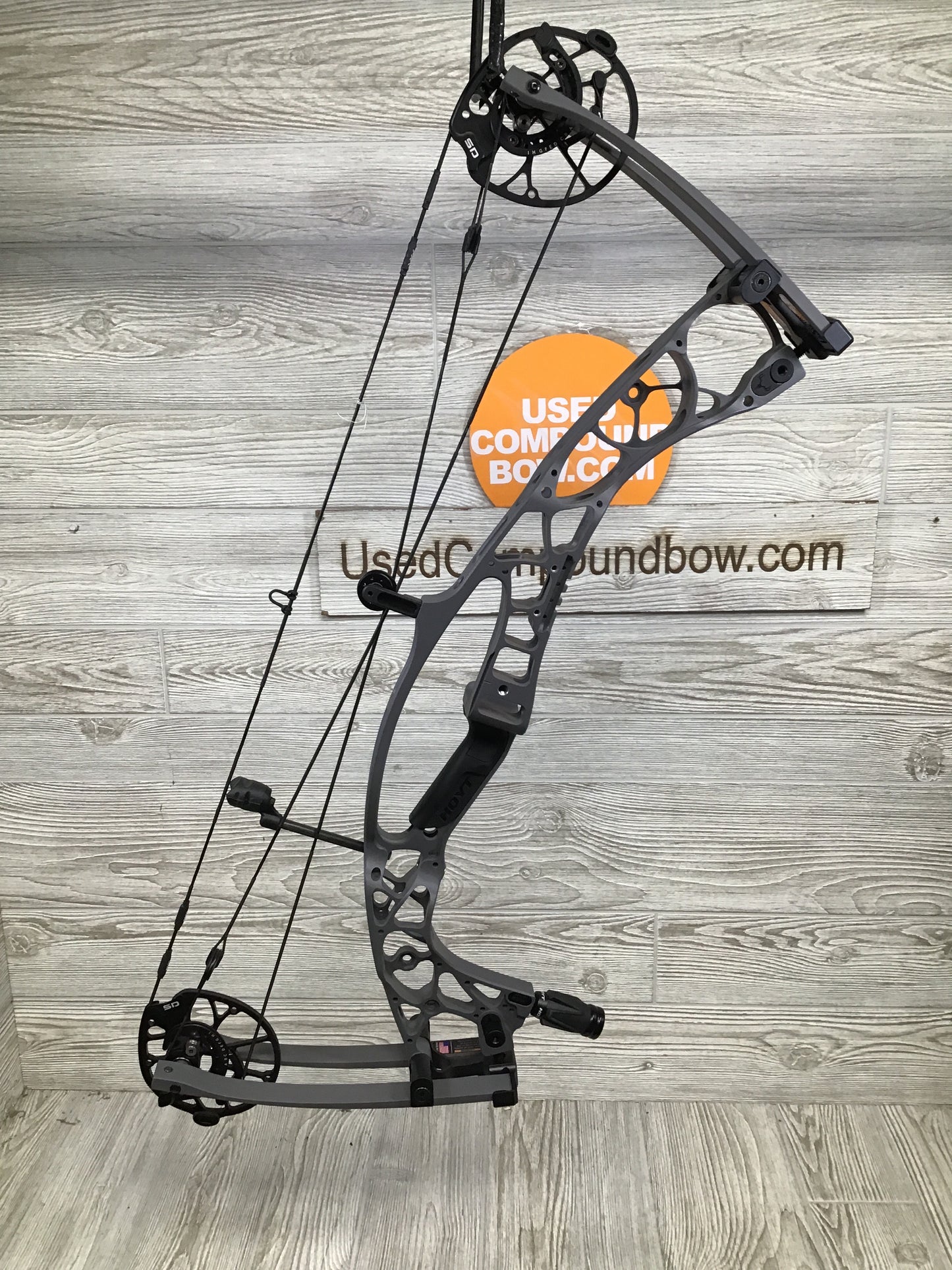 Used Hoyt Alpha AX-2 SD Tombstone 40-50# Right Handed