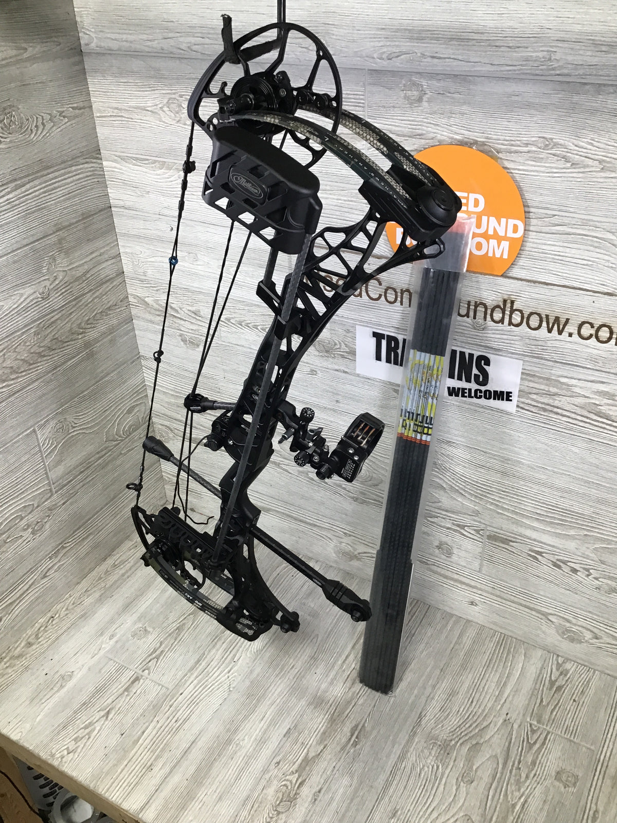 Used Mathews Lift X 29.5 Right Hand Black Riser/ Kuiu limbs 29.5/70 LOADED Pkg