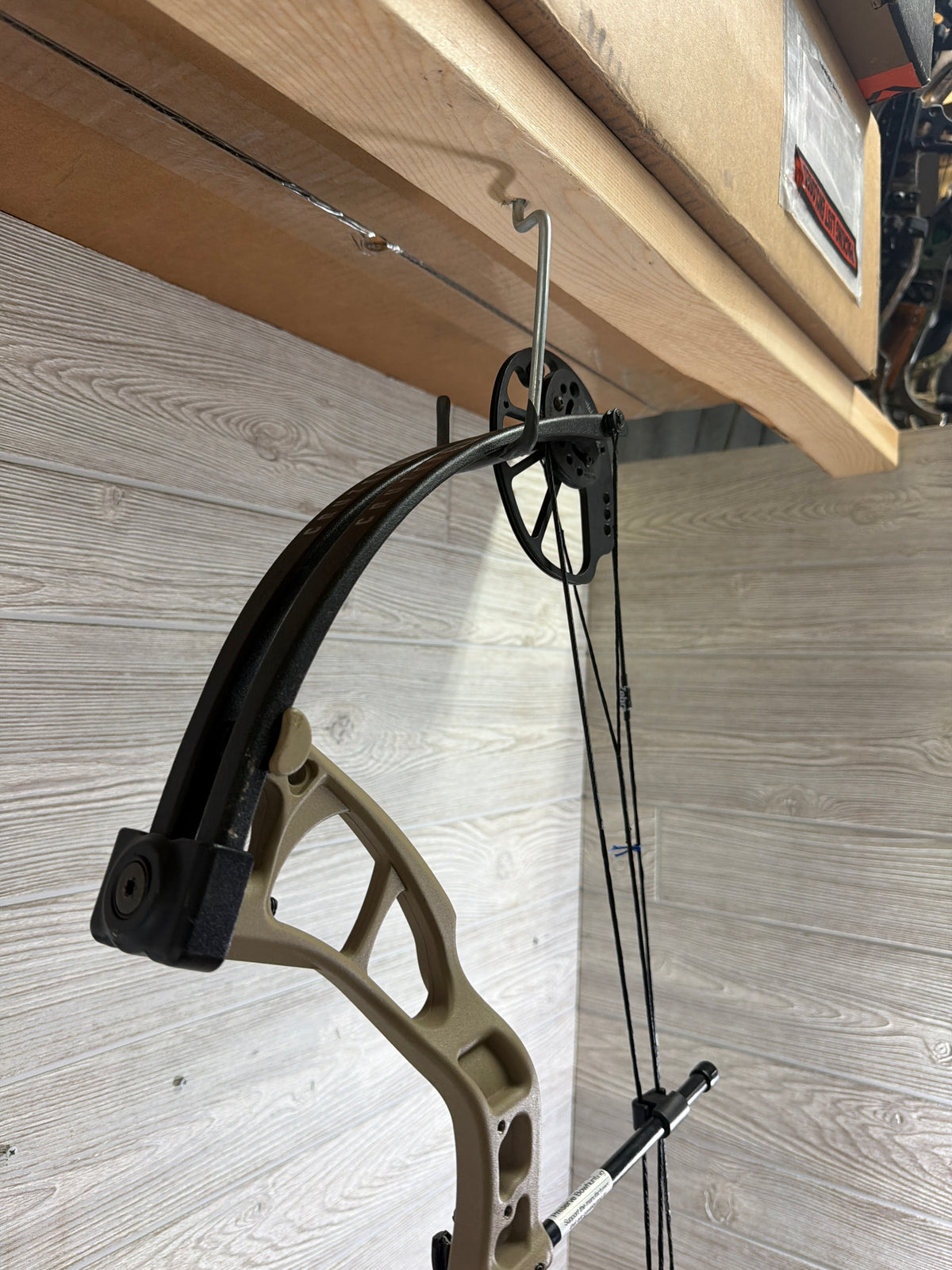 Used Bear Cruzer LH Buckskin Riser/Black Limbs