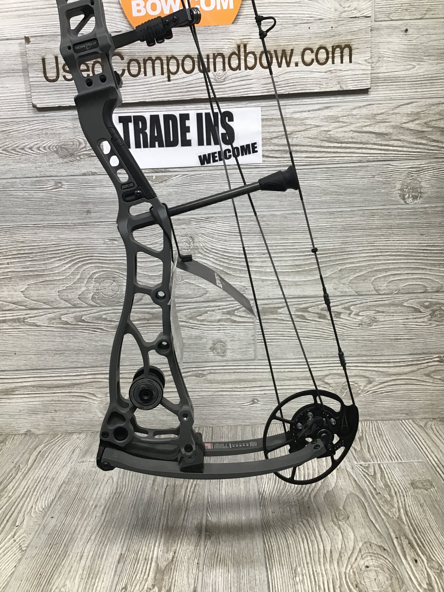 Bowtech Proven 34 Smoke Grey Medium Cam Right Handed 25-30" 60-70lbs