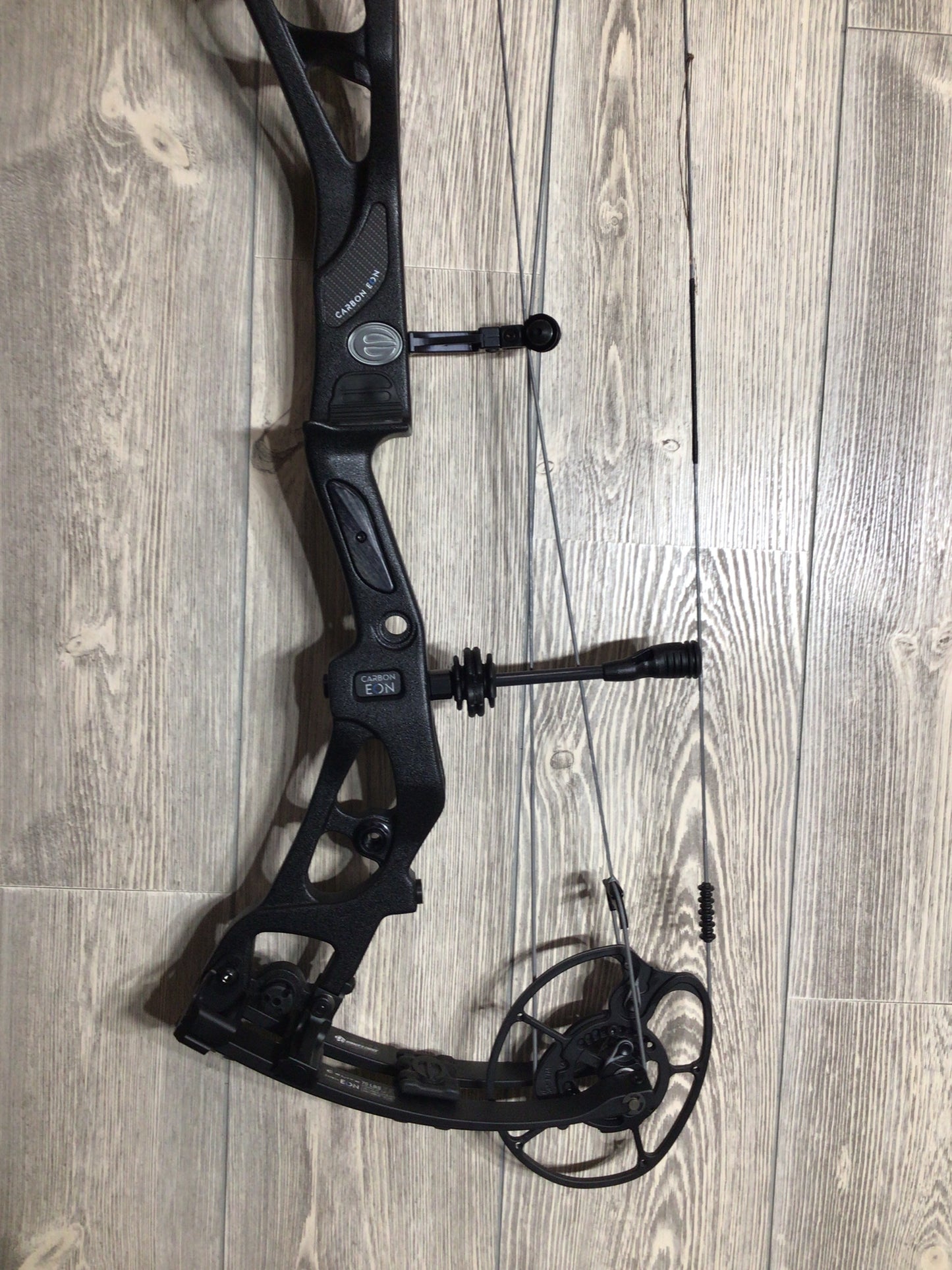 Used Elite Eon Carbon Black RH 70lbs