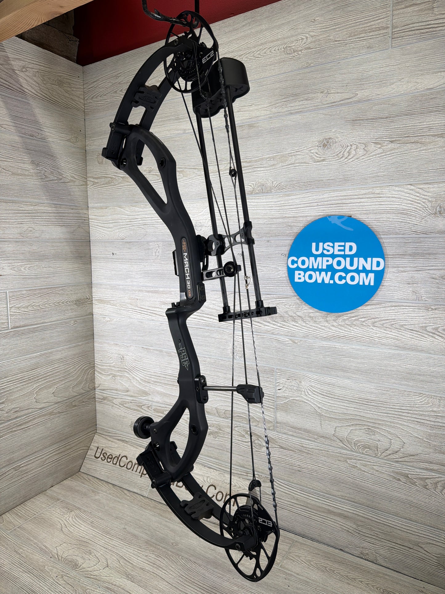 Used PSE Mach 30 DS EC2 29" 70lb Right Hand Black Bow w/ PSE Quiver
