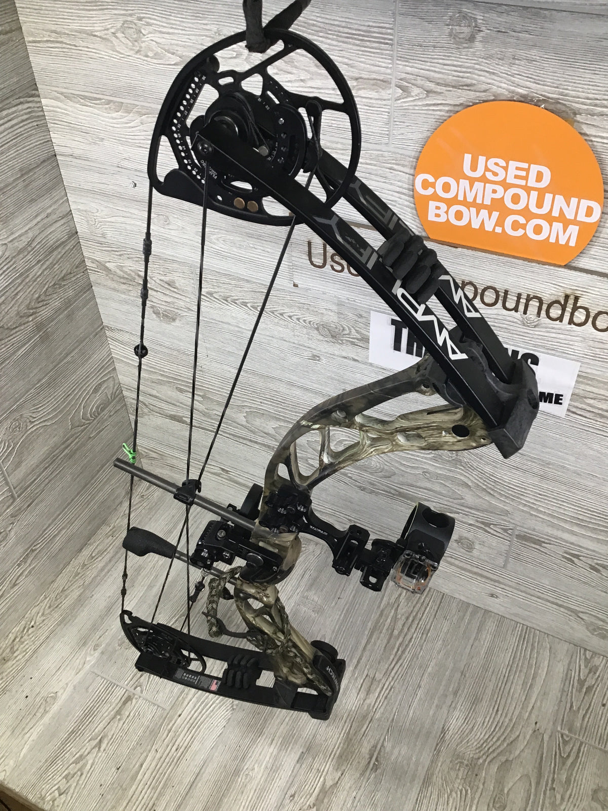 Bowtech Amplify Right Handed 21"-30" 8-70# Camo Package