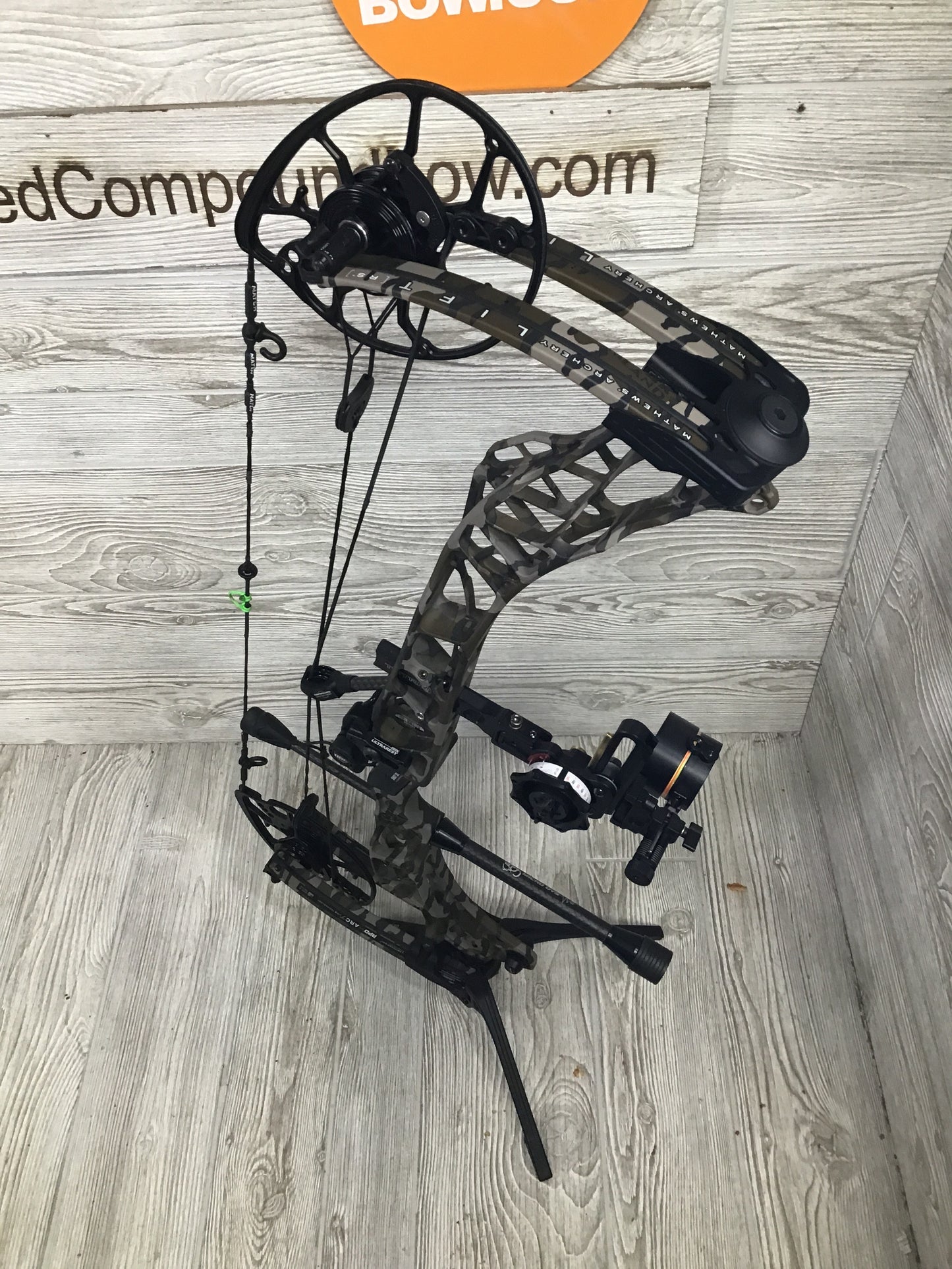 Used Mathews Lift RS Right Handed Bottomlands PACKAGE