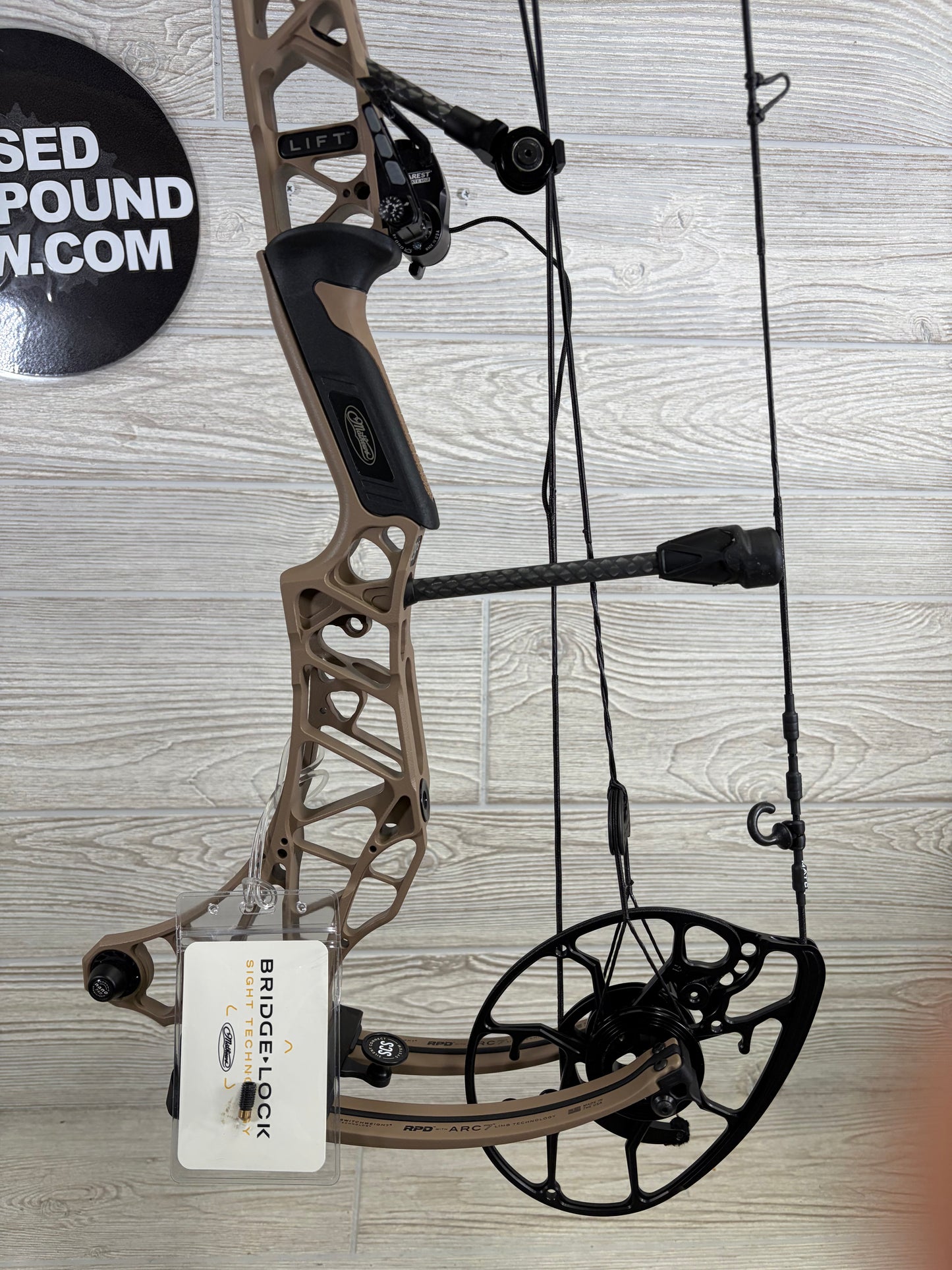 Used Mathews Lift X 29.5 Right Handed Earth with Mathews MX2 Rest