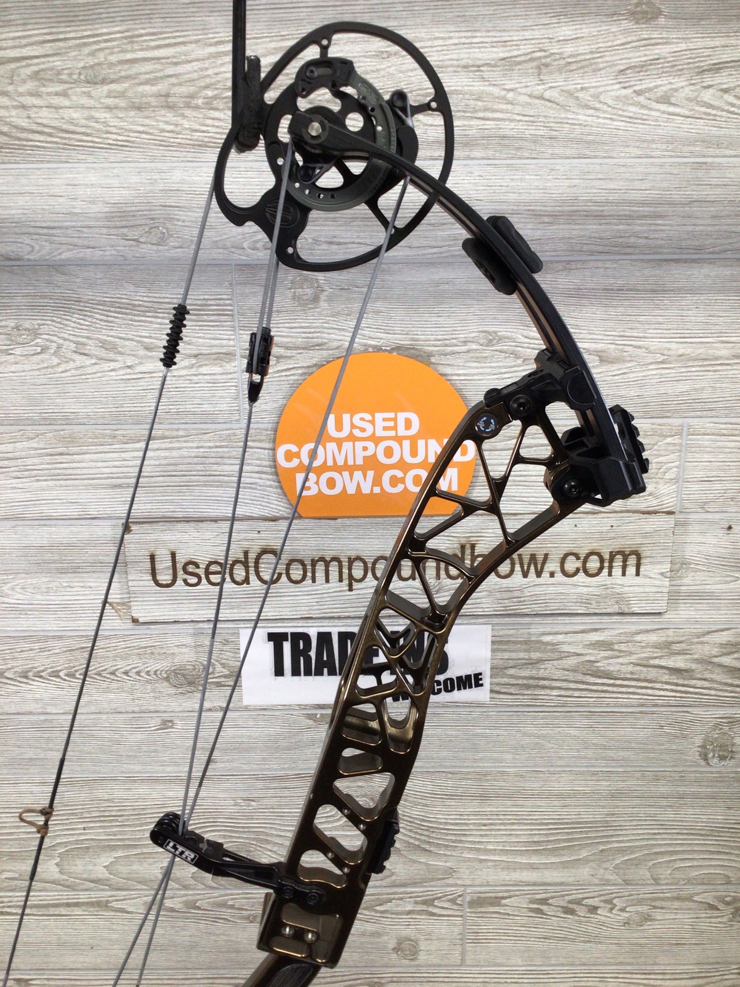 Elite Victra Right Handed 50-60# 25.5-31" Liquid Bronze