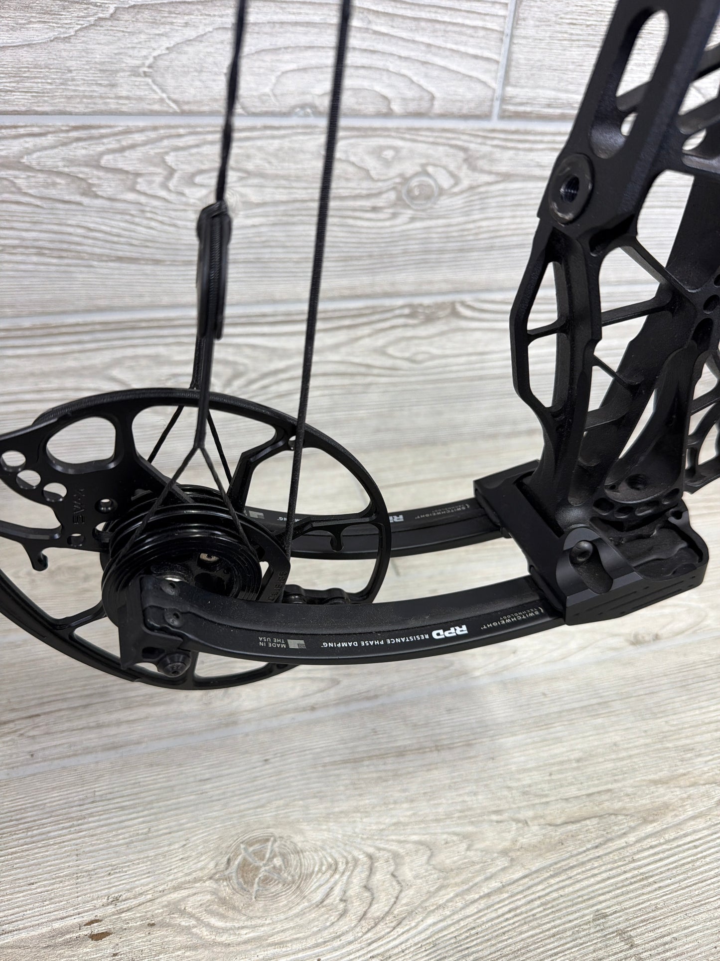 Used Mathews Lift 33 Black Right Hand 31" 70LB