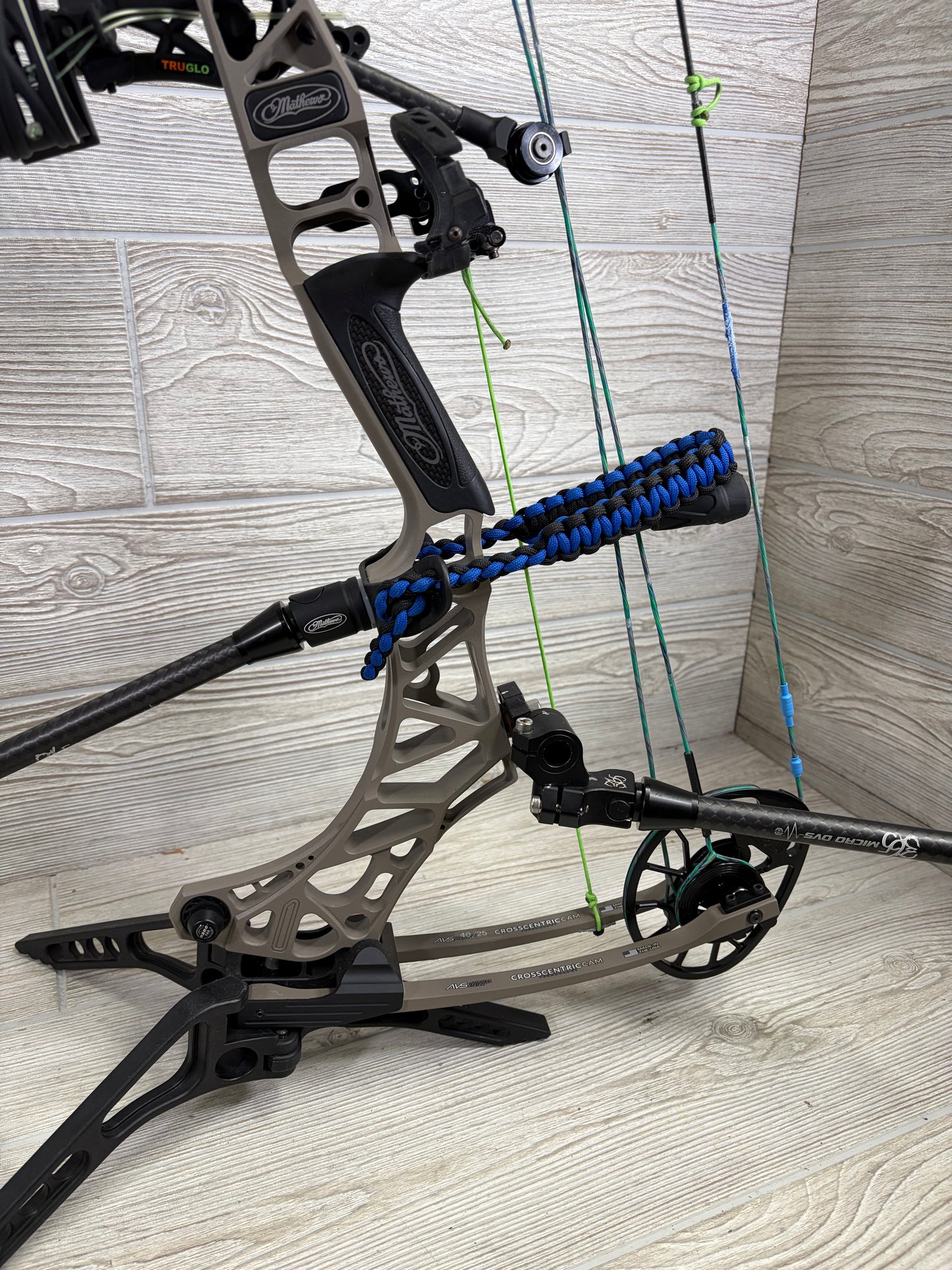 Mathews Prima Granite RH Bow Package 40# w Gas Bowstrings
