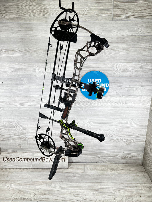 Mathews Triax 70lb Lost XD camo Left Hand Bow Package