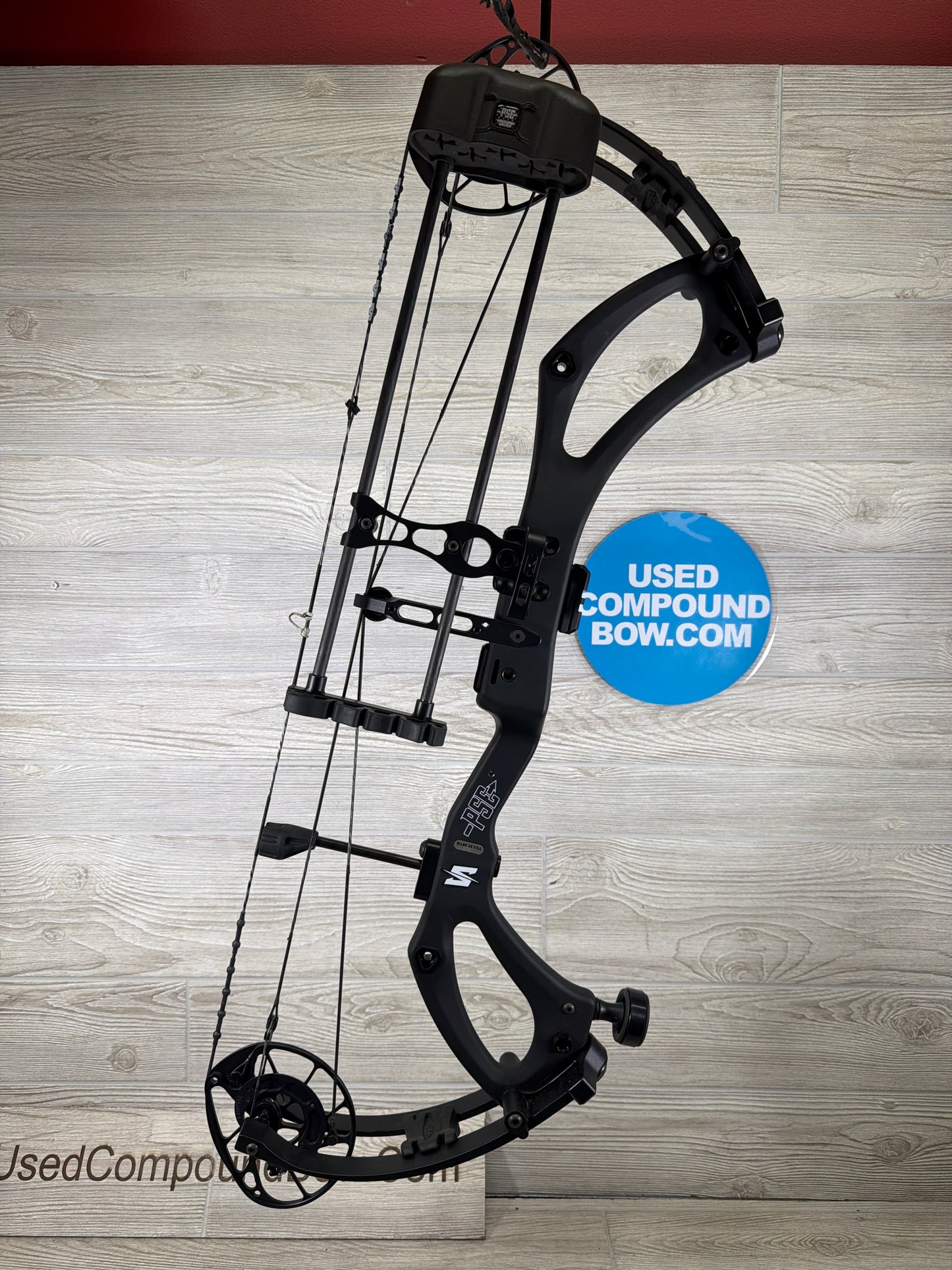 Used PSE Mach 30 DS EC2 29" 70lb Right Hand Black Bow w/ PSE Quiver
