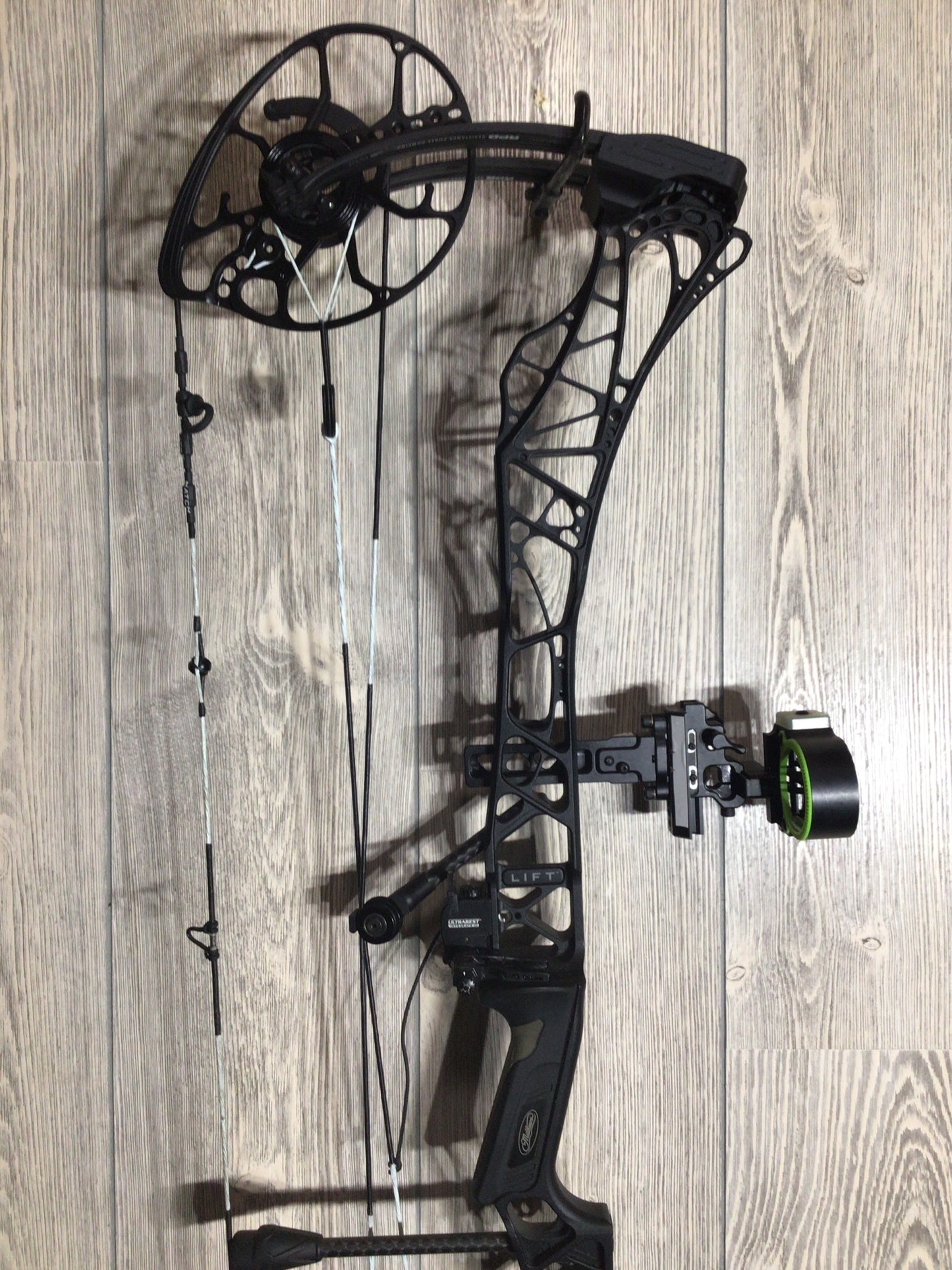 Mathews Lift 29.5 Left Handed Black Bow