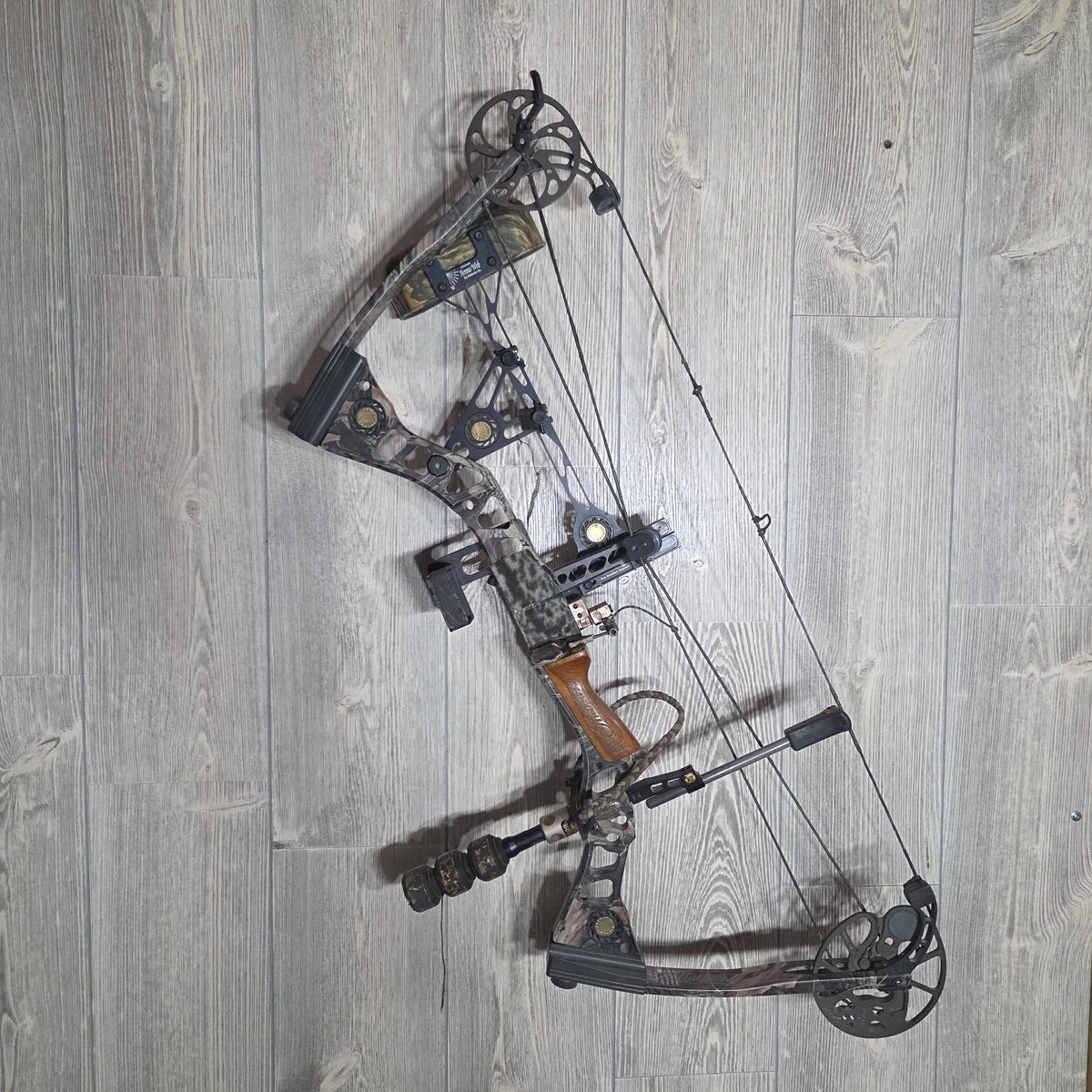 Used Mathews Outback RH 30" 70lbs Package
