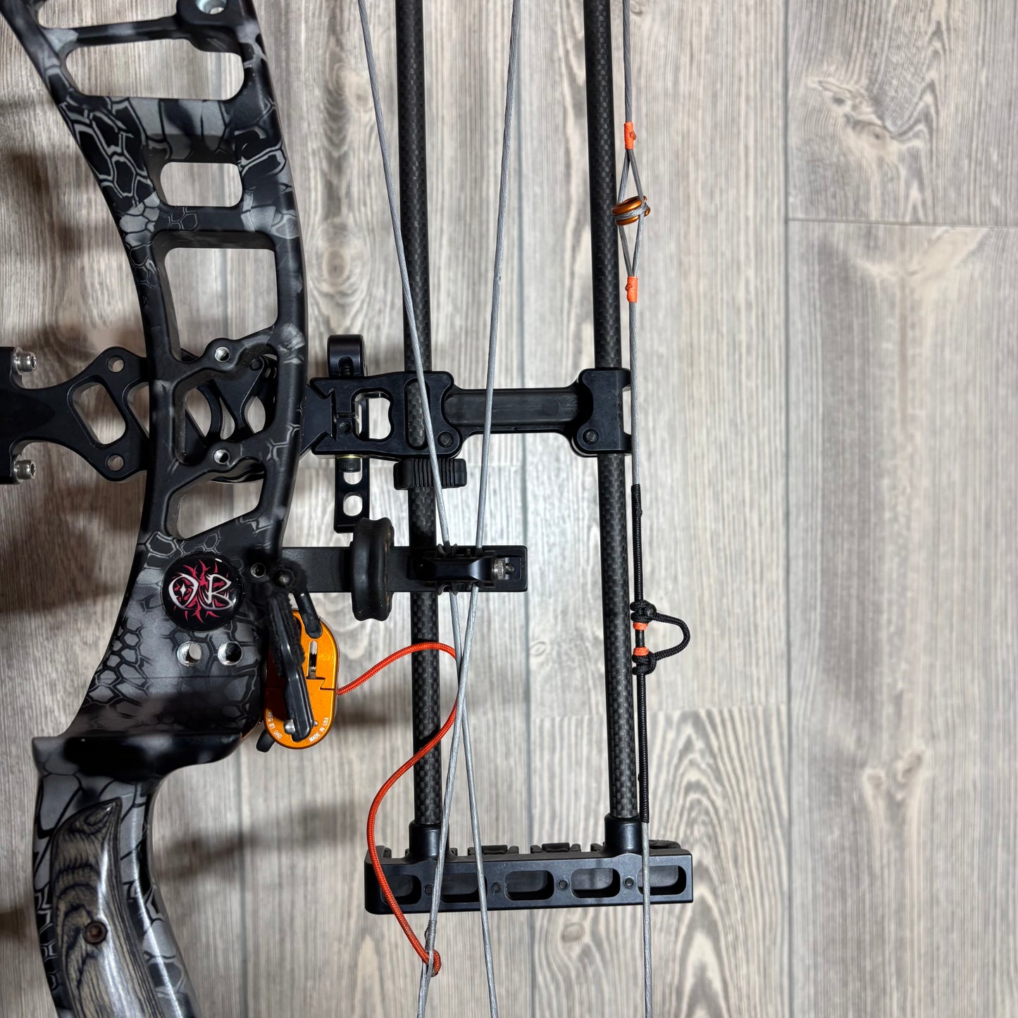 Used Obsession Def-Con 6 RH 28" 70lb Bow Package