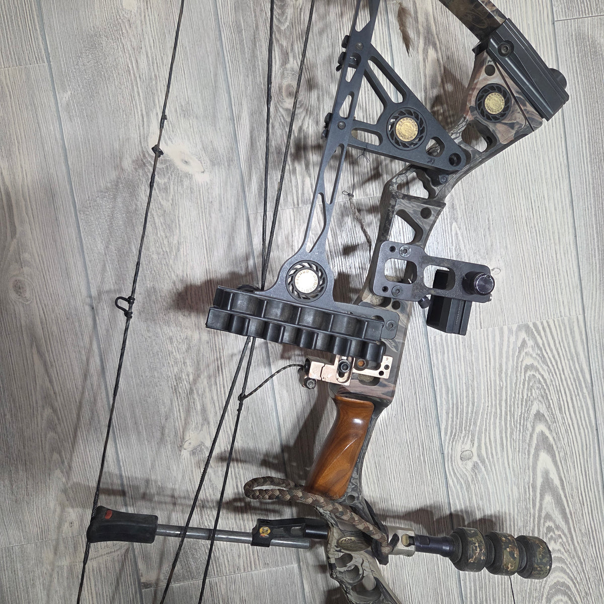 Used Mathews Outback RH 30" 70lbs Package