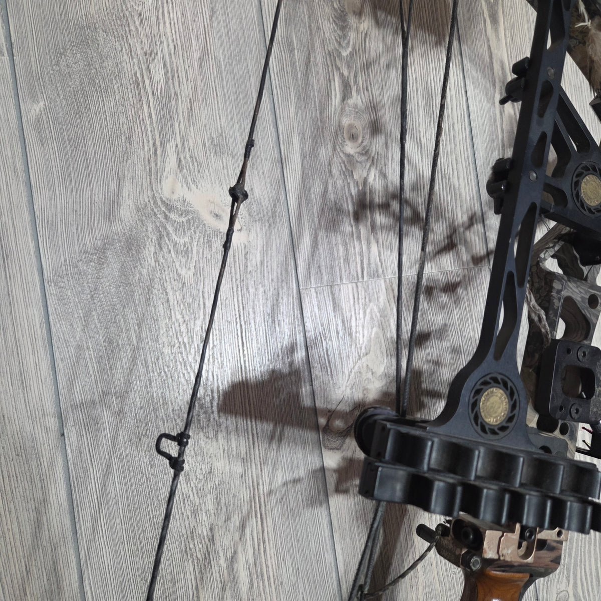 Used Mathews Outback RH 30" 70lbs Package