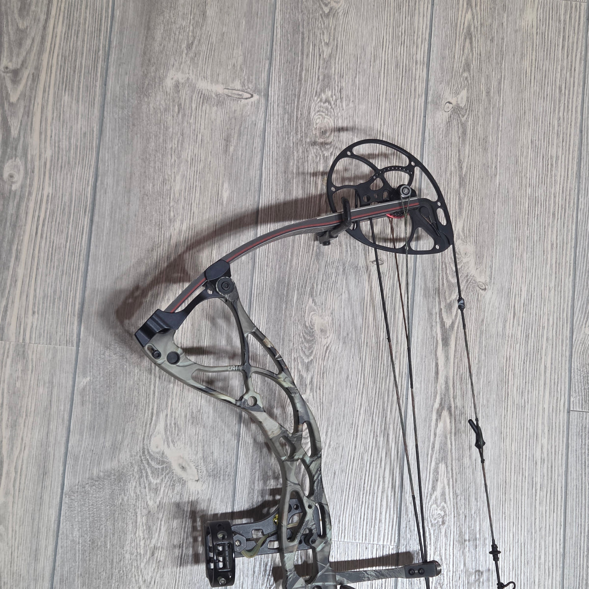 Used Bowtech Destroyer 340 Package Right Handed 70# Camo