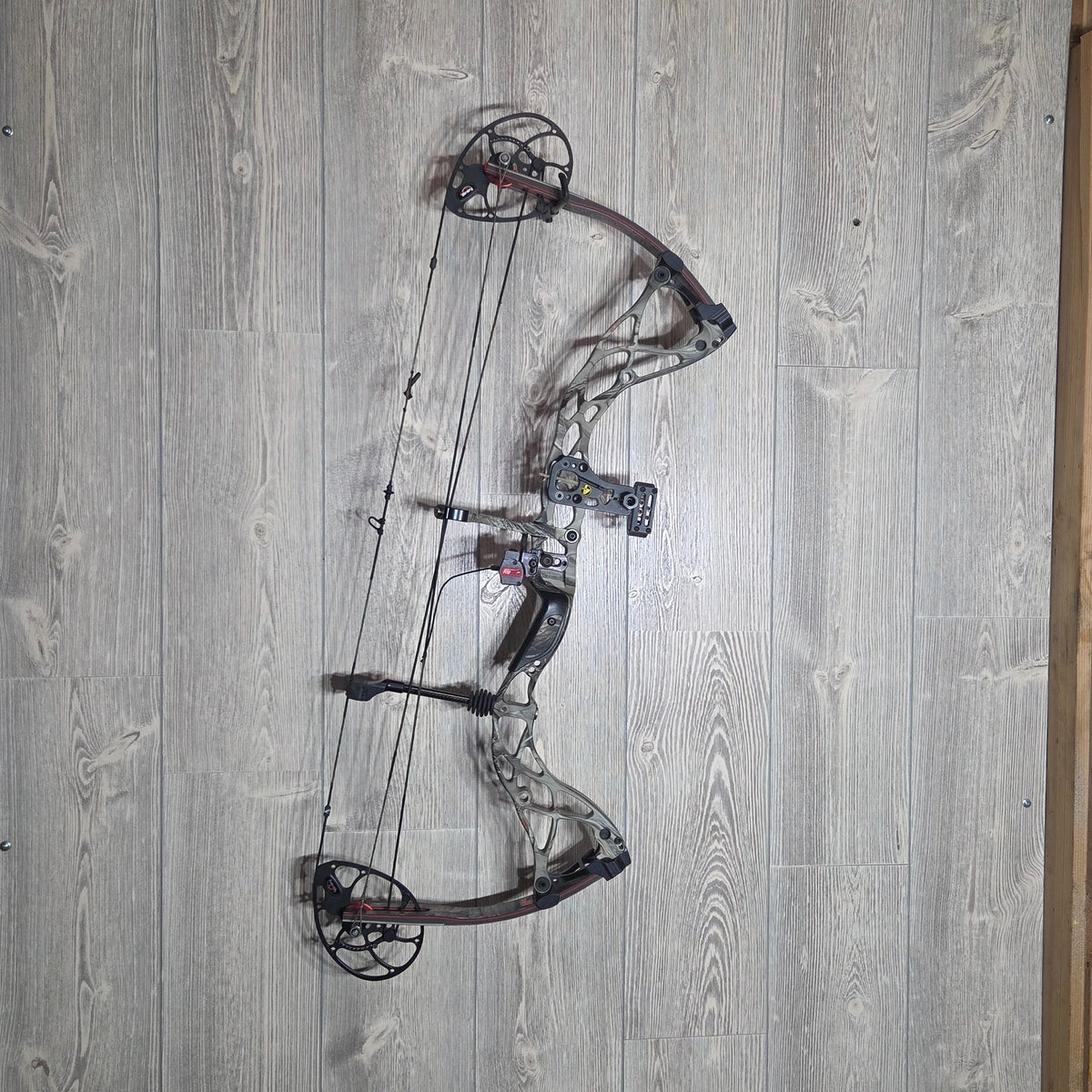 Used Bowtech Destroyer 340 Package Right Handed 70# Camo