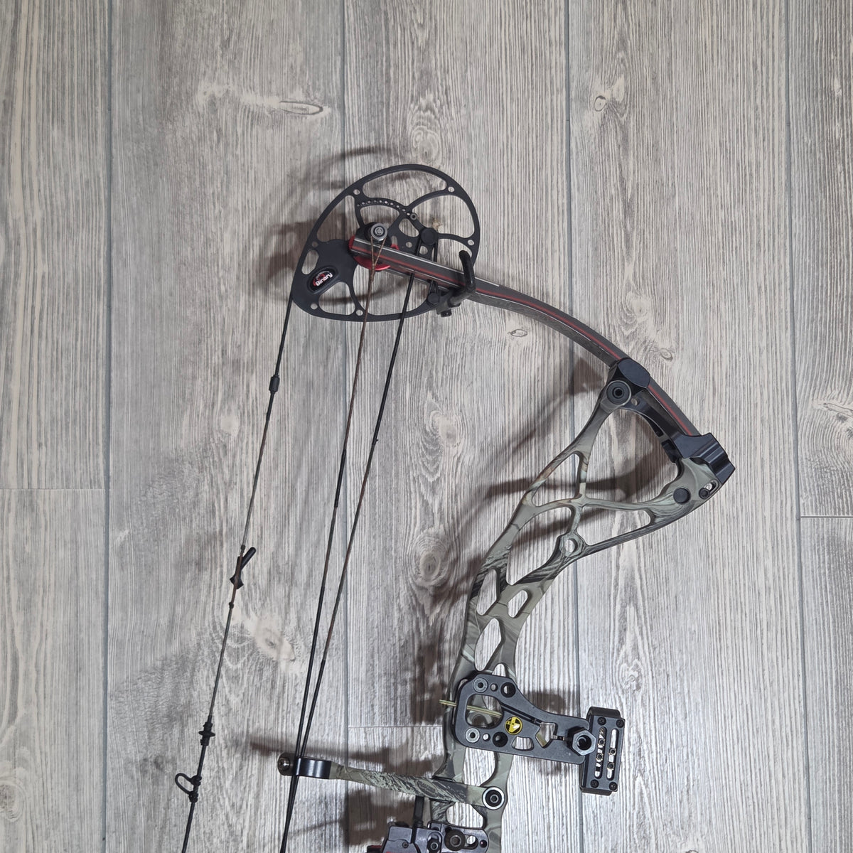 Used Bowtech Destroyer 340 Package Right Handed 70# Camo