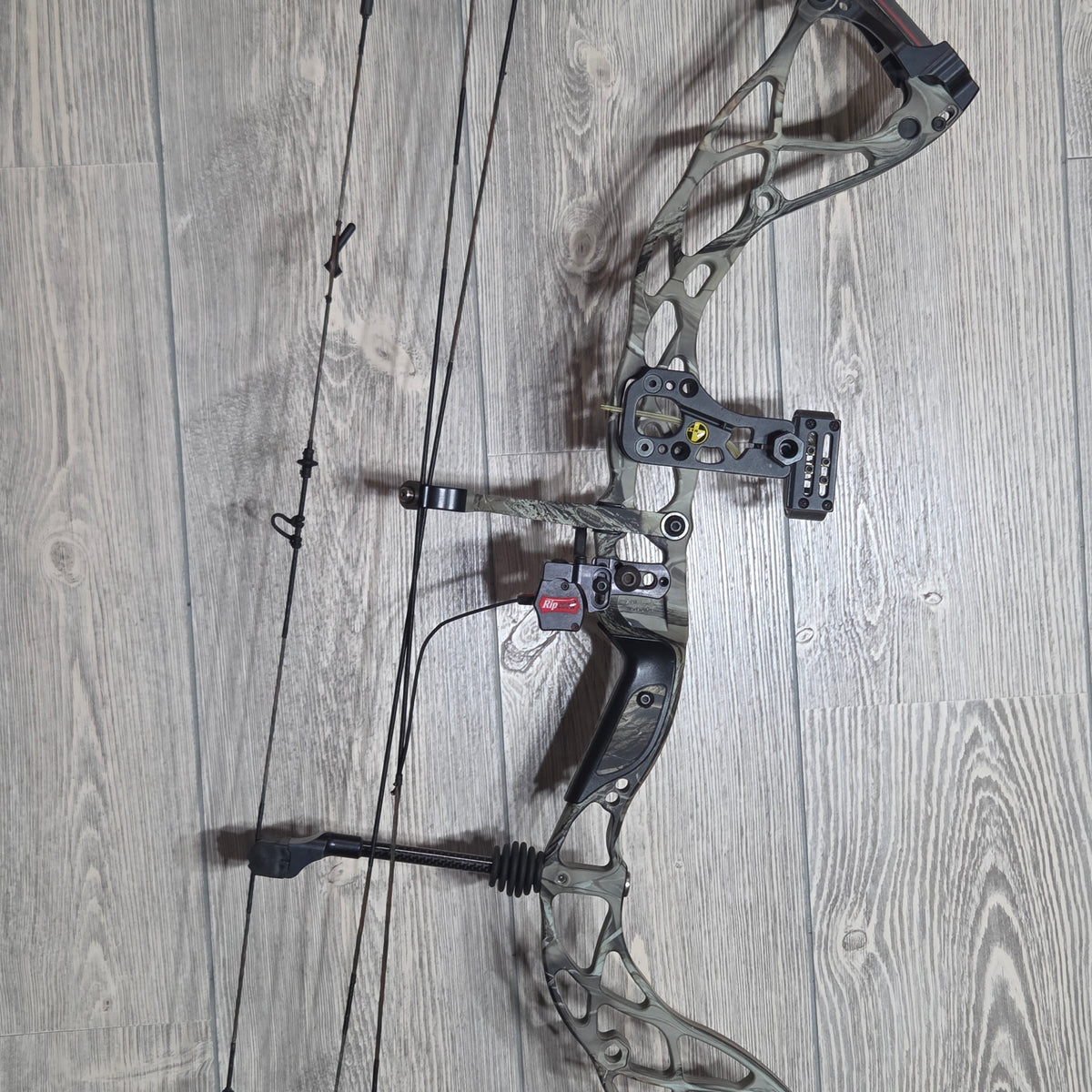 Used Bowtech Destroyer 340 Package Right Handed 70# Camo